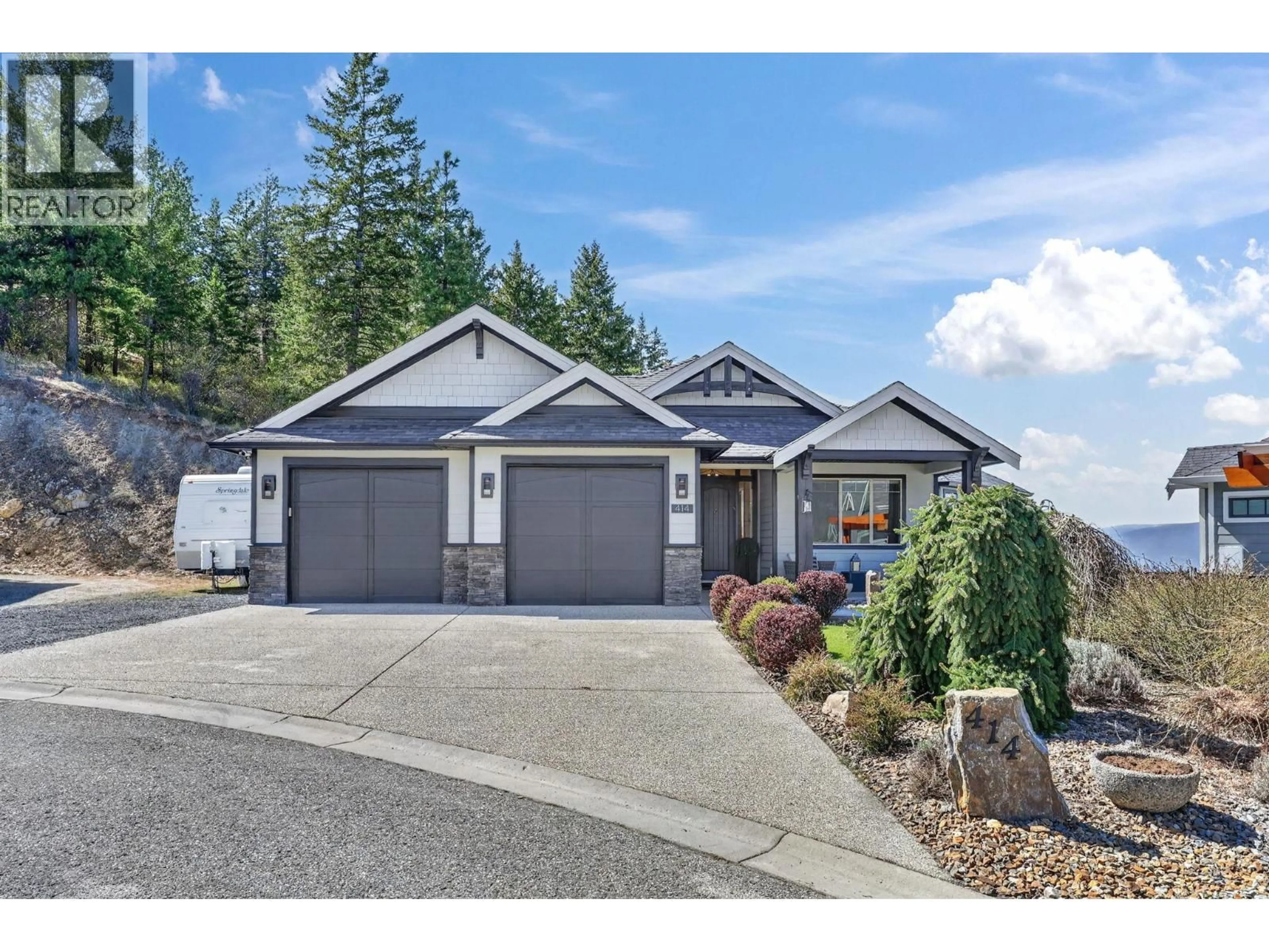 Home with vinyl exterior material, street for 414 PRESTWICK STREET, Kelowna British Columbia V1P1T1