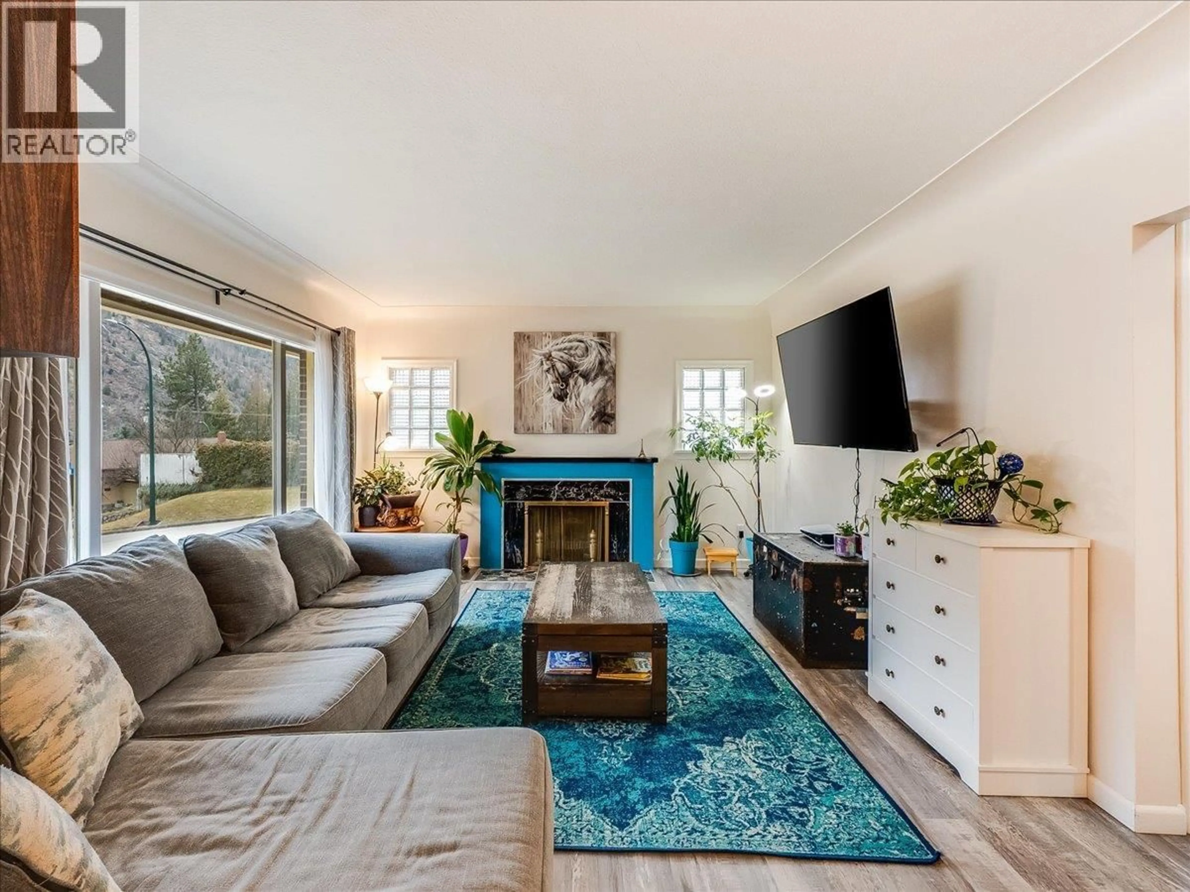 Living room with furniture, unknown for 3409 MARIGOLD DRIVE, Trail British Columbia V1R2X7
