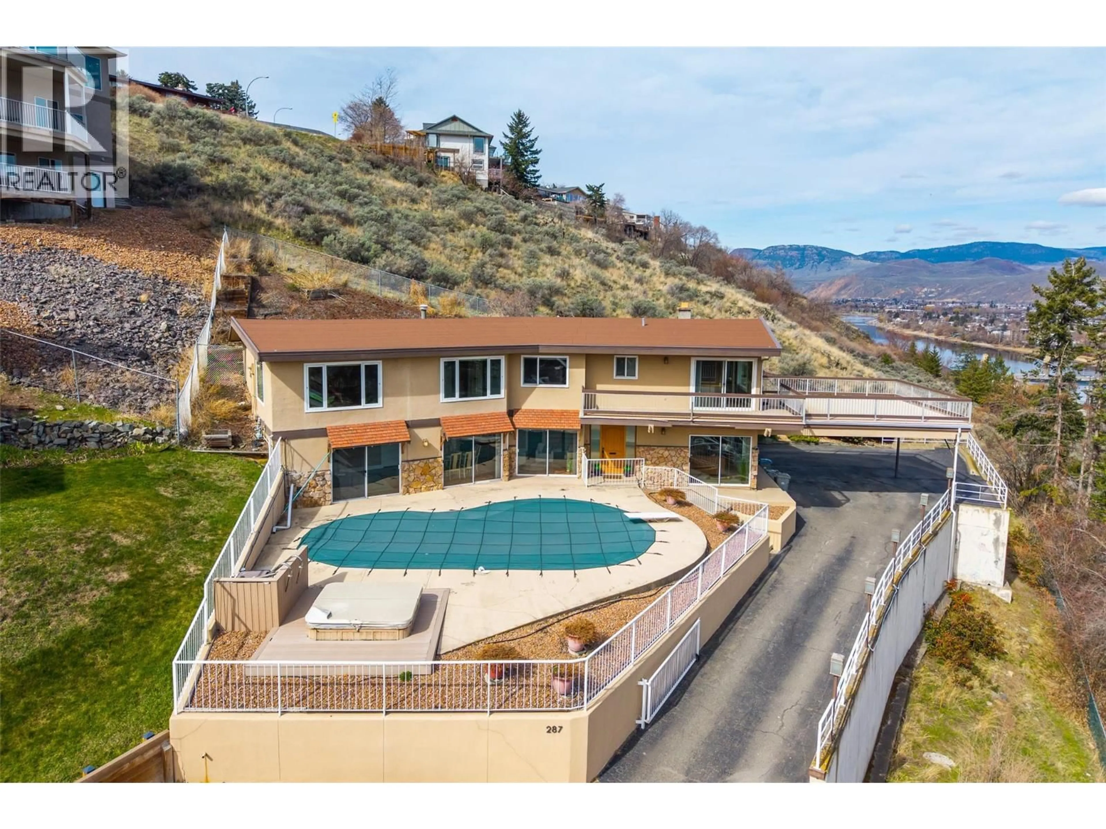 A pic from outside/outdoor area/front of a property/back of a property/a pic from drone, unknown for 287 CONNAUGHT ROAD, Kamloops British Columbia V2C1G5