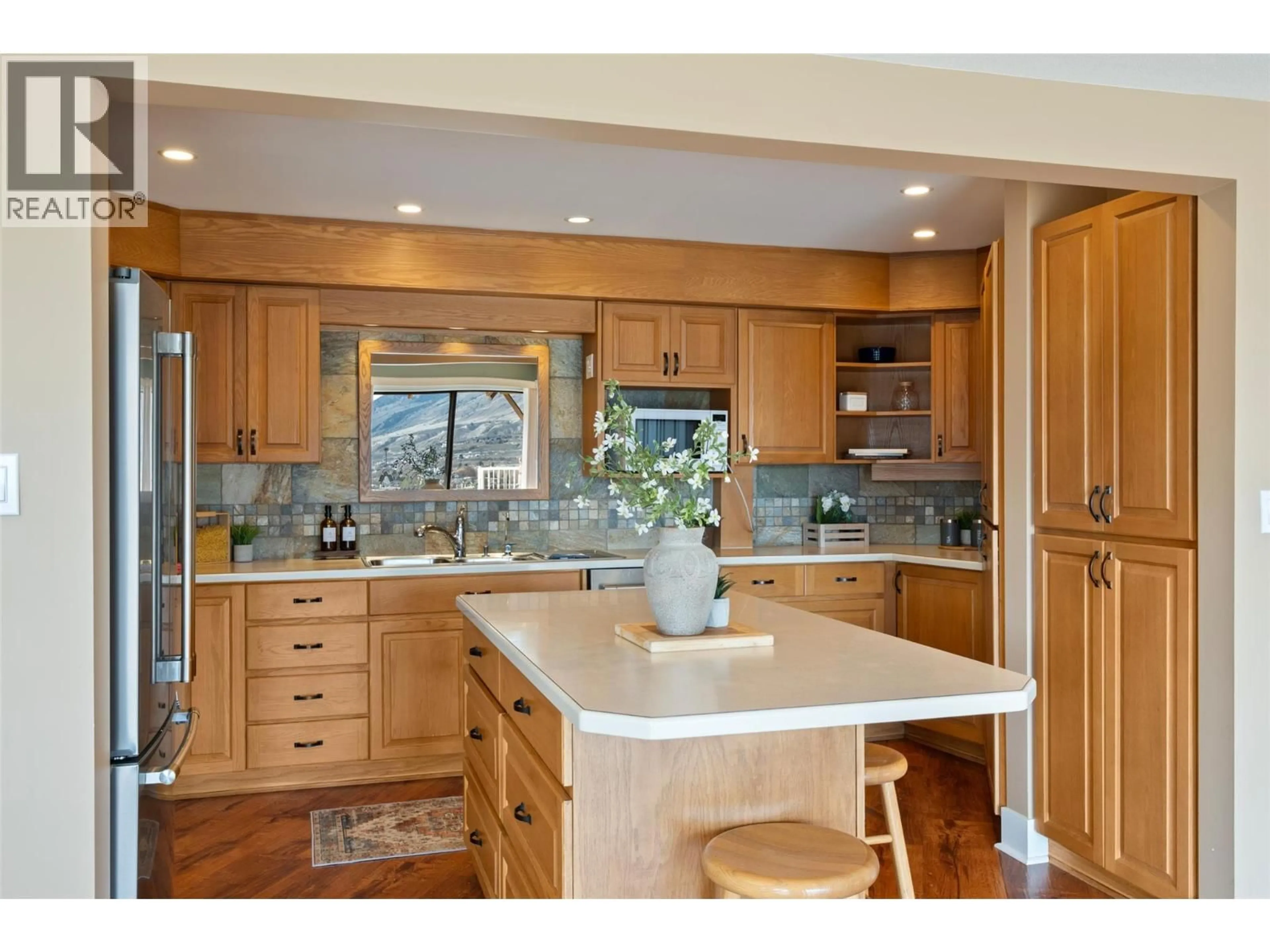 Contemporary kitchen, wood/laminate floor for 287 CONNAUGHT ROAD, Kamloops British Columbia V2C1G5