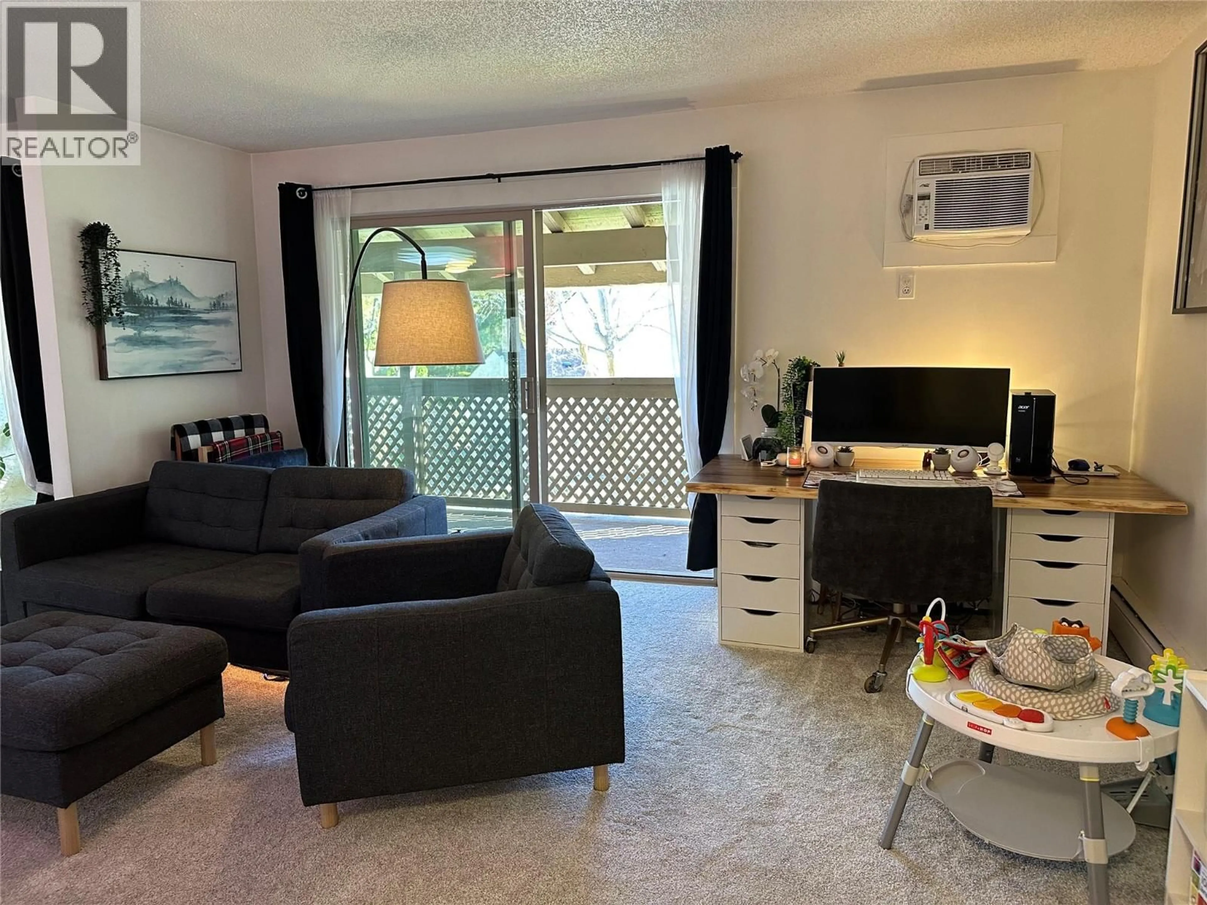 Living room with furniture, unknown for 58 - 310 YORKTON AVENUE, Penticton British Columbia V2A6Z8