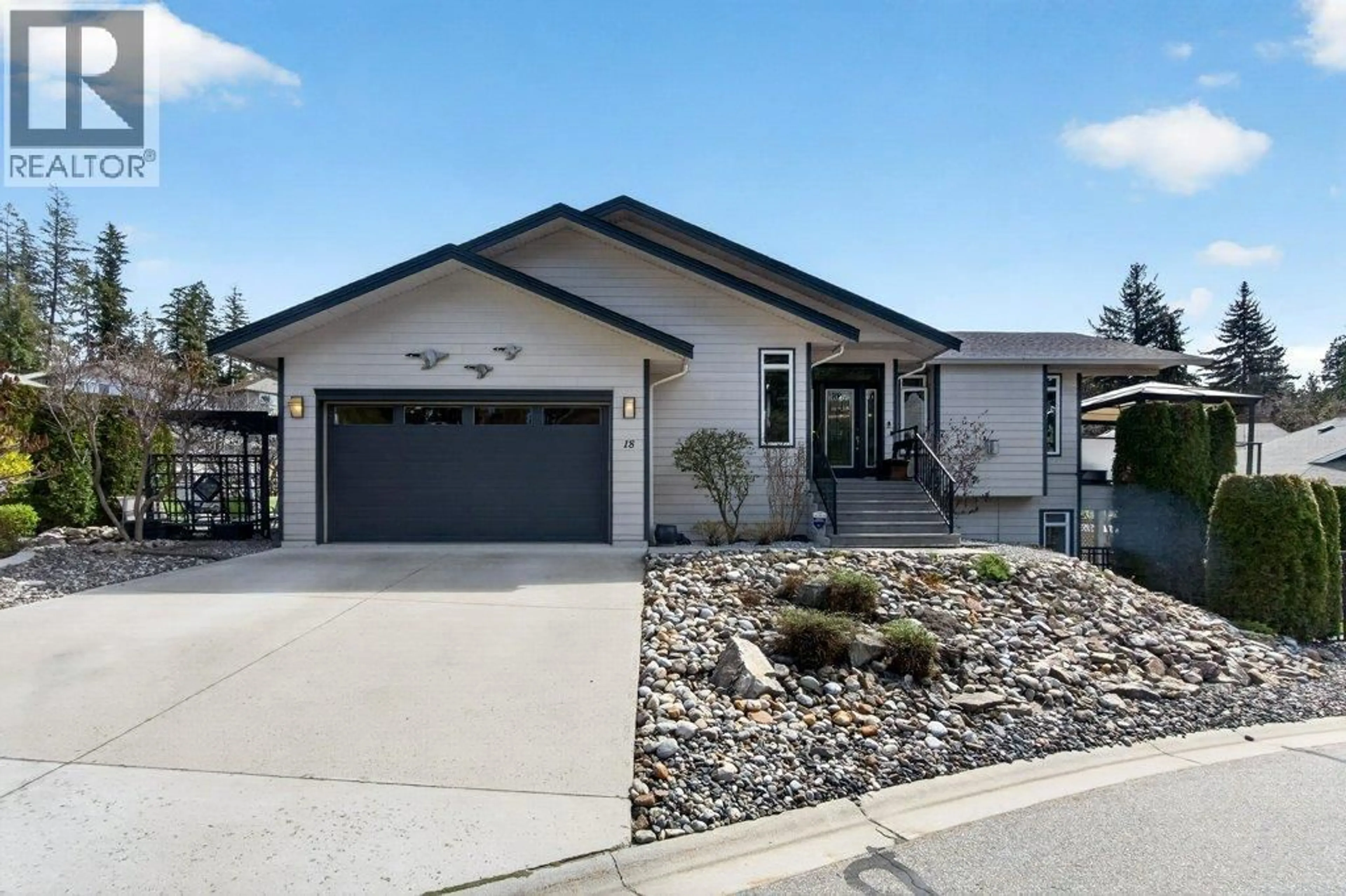 Home with vinyl exterior material, street for 18 - 1581 20 STREET NORTHEAST, Salmon Arm British Columbia V1E0A7