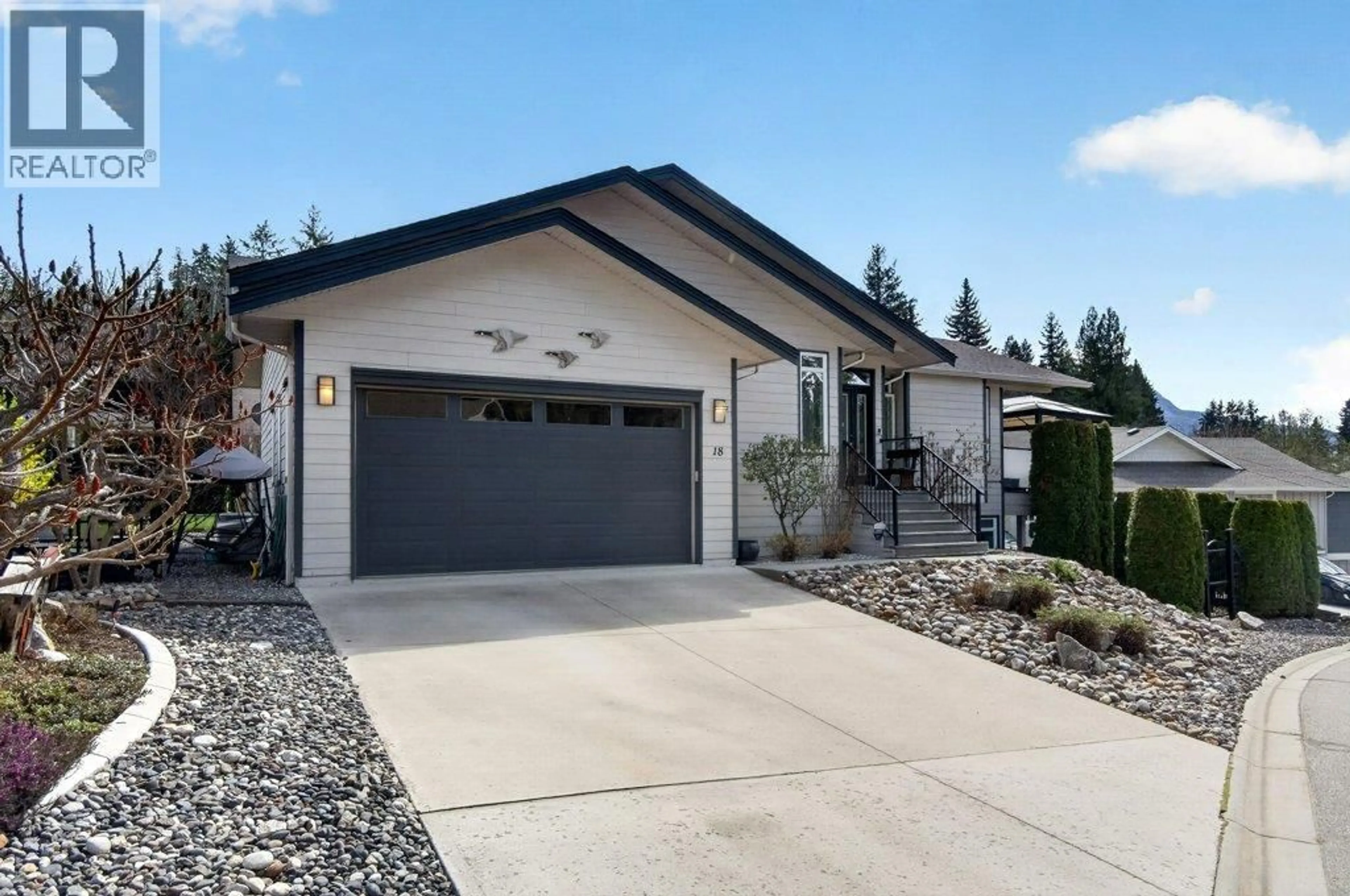 Home with vinyl exterior material, street for 18 - 1581 20 STREET NORTHEAST, Salmon Arm British Columbia V1E0A7