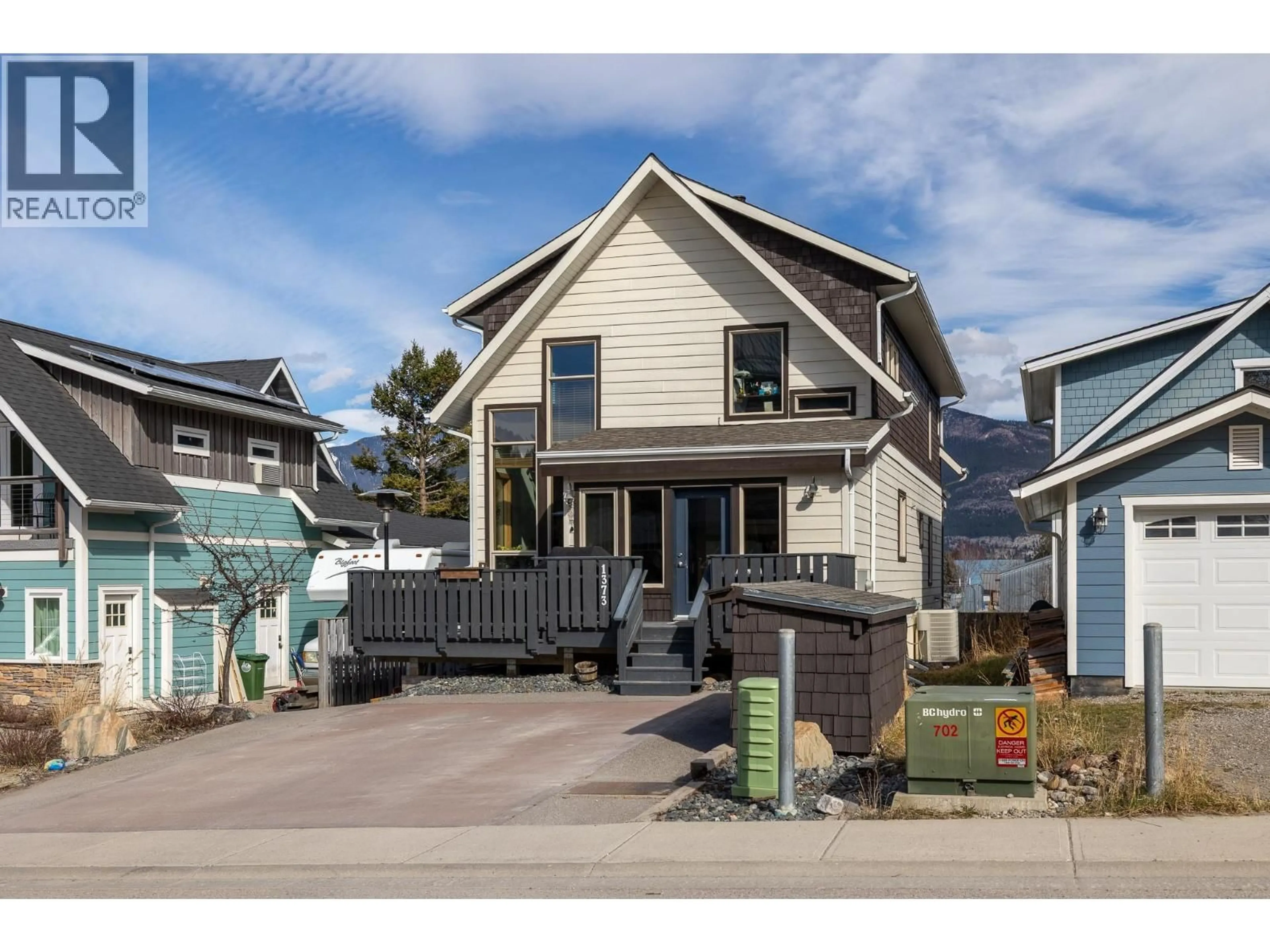 Home with vinyl exterior material, street for 1373 CANTERBURY WAY, Invermere British Columbia V0A1K4