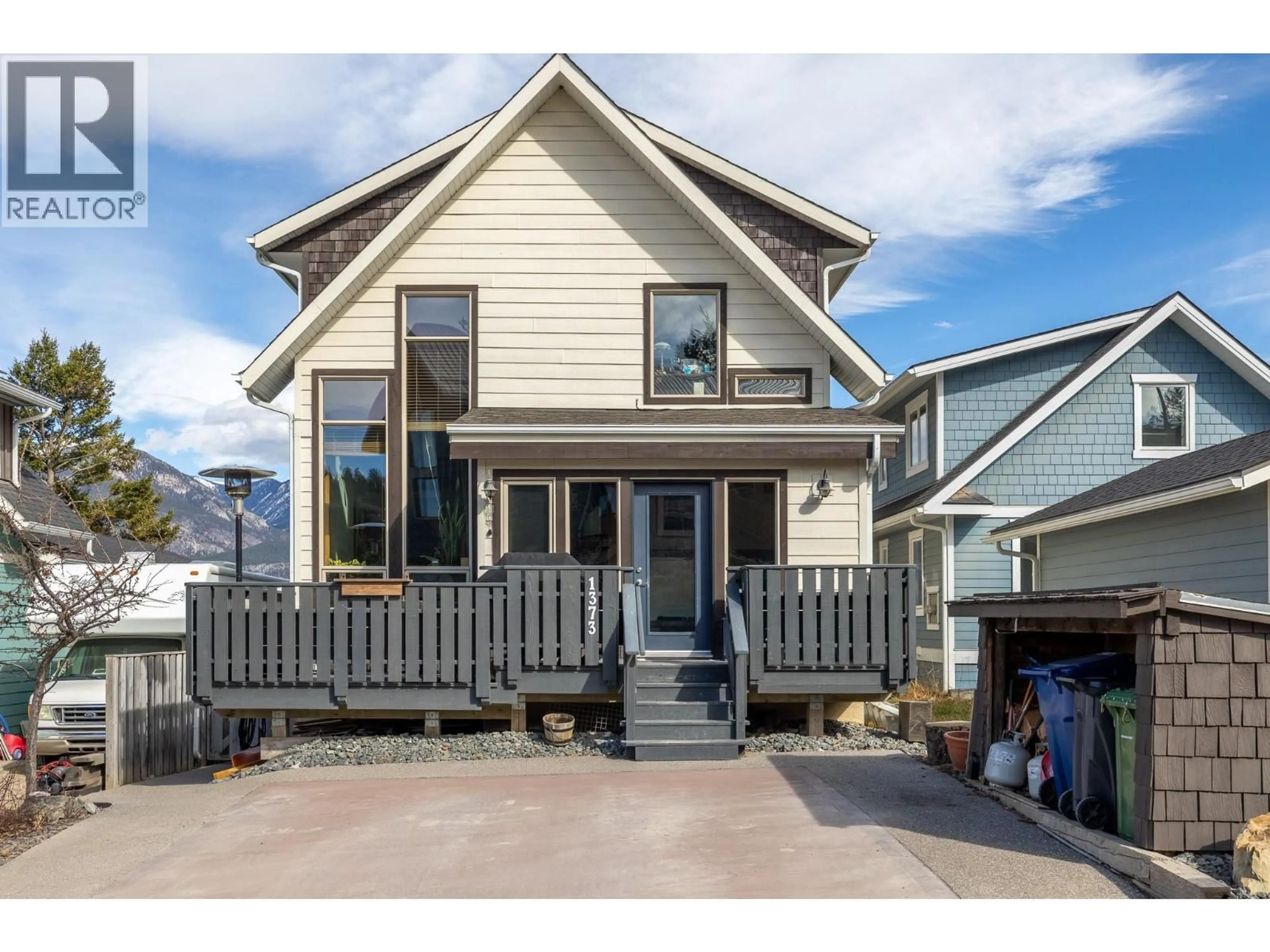 Home with vinyl exterior material, street for 1373 CANTERBURY WAY, Invermere British Columbia V0A1K4