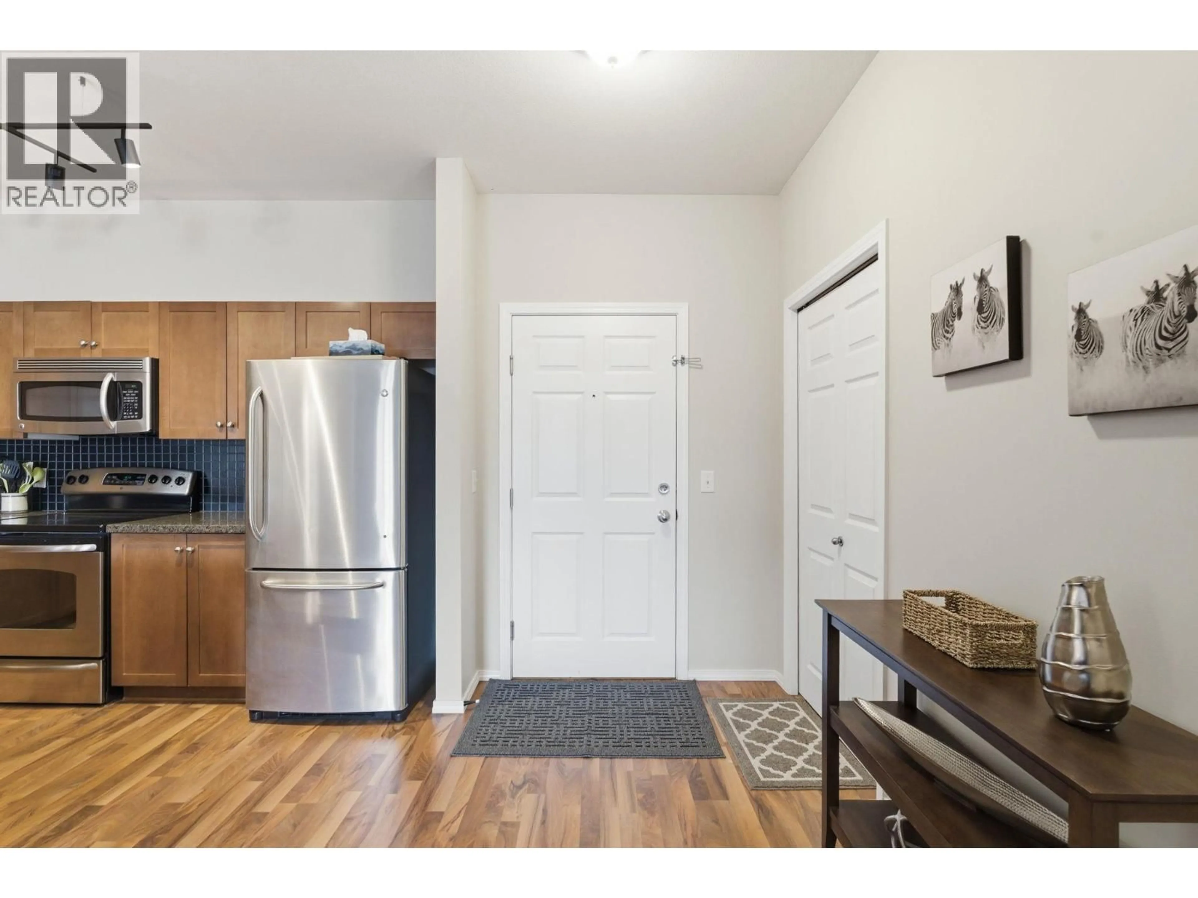 Indoor entryway for 2518 - 1873 COUNTRY CLUB DRIVE, Kelowna British Columbia V1V2W6