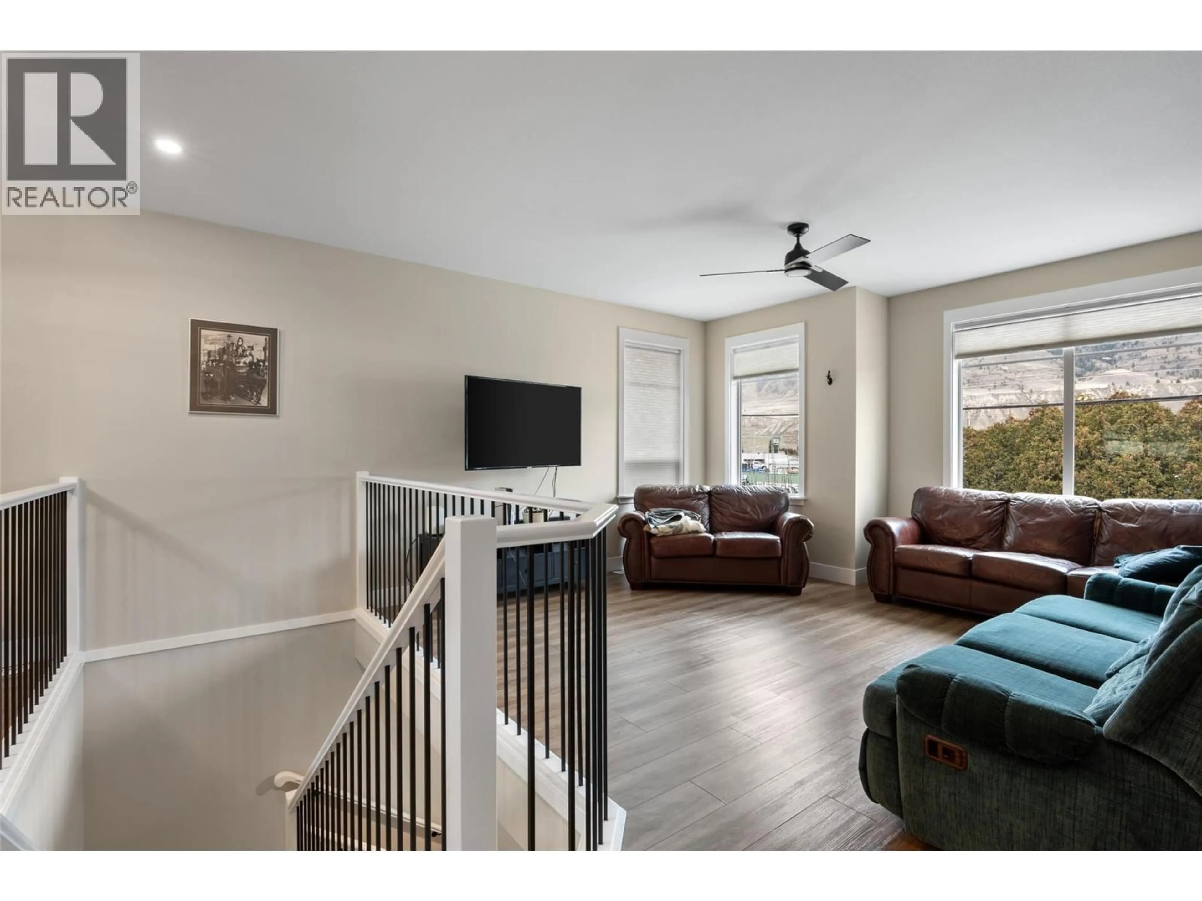 Living room with furniture, unknown for 2535 SUNSET DRIVE, Kamloops British Columbia V2C4K1