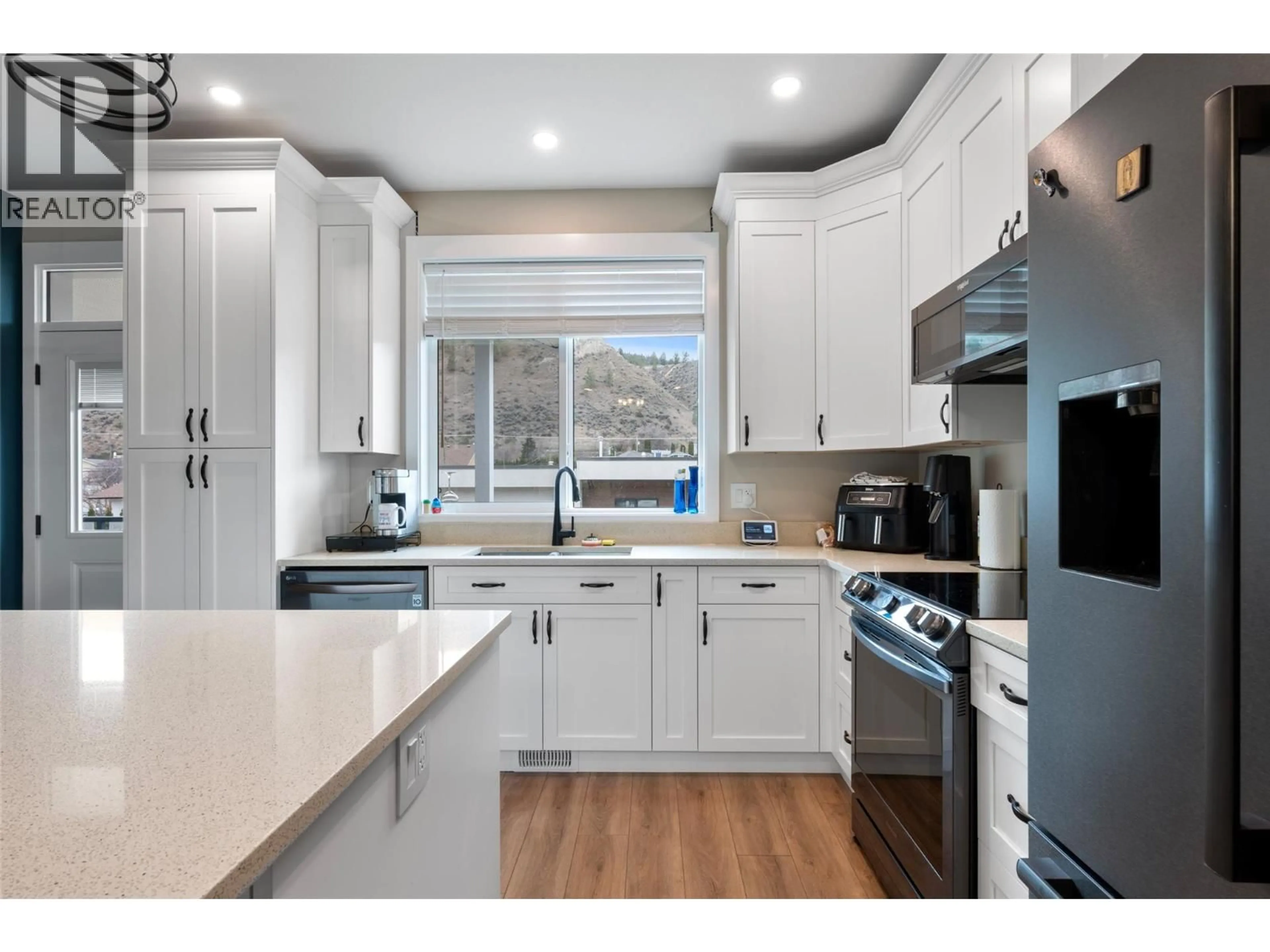 Open concept kitchen, unknown for 2535 SUNSET DRIVE, Kamloops British Columbia V2C4K1