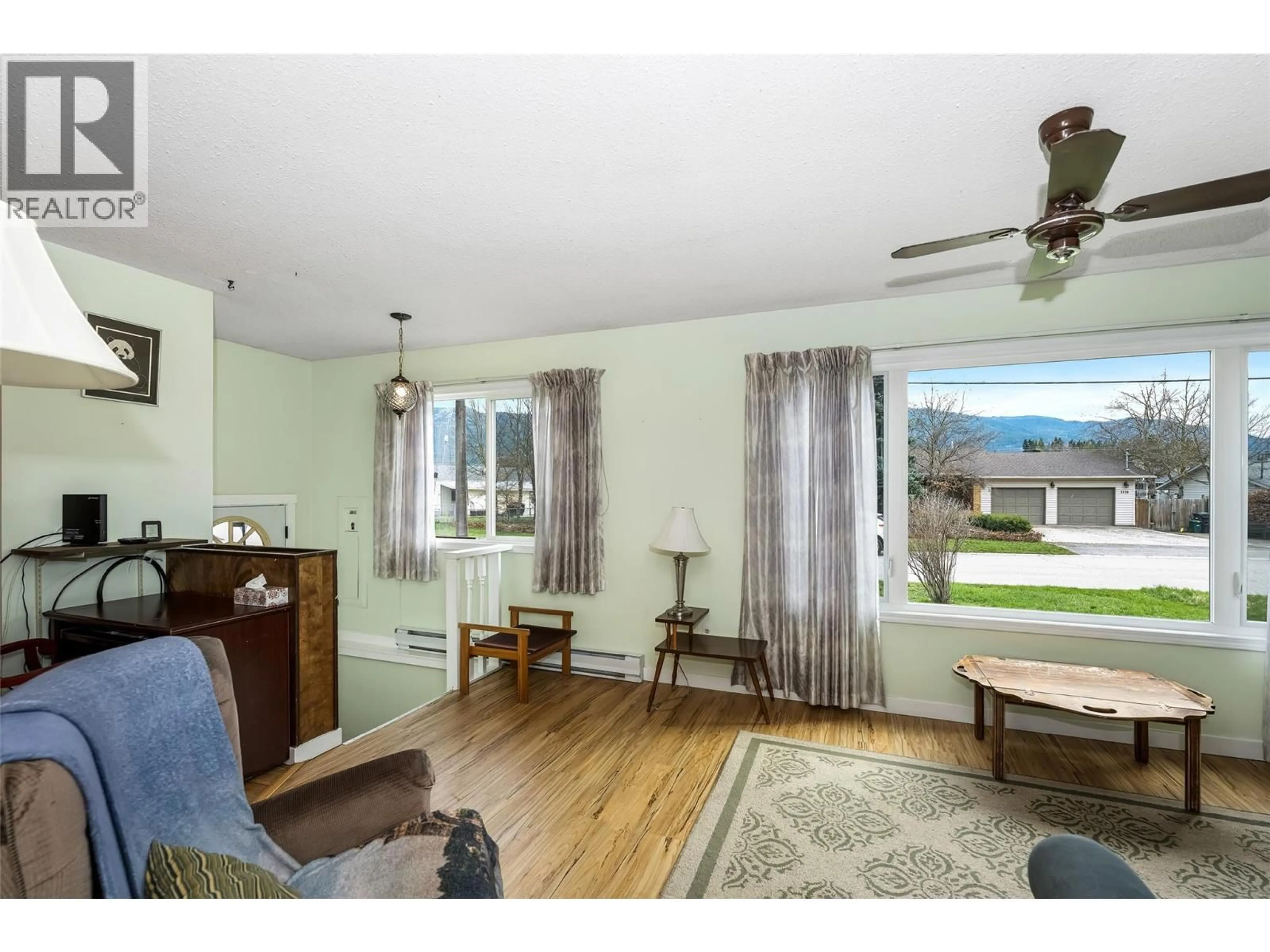 Living room with furniture, wood/laminate floor for 3341 BELAIRE DRIVE, Armstrong British Columbia V4Y0K1