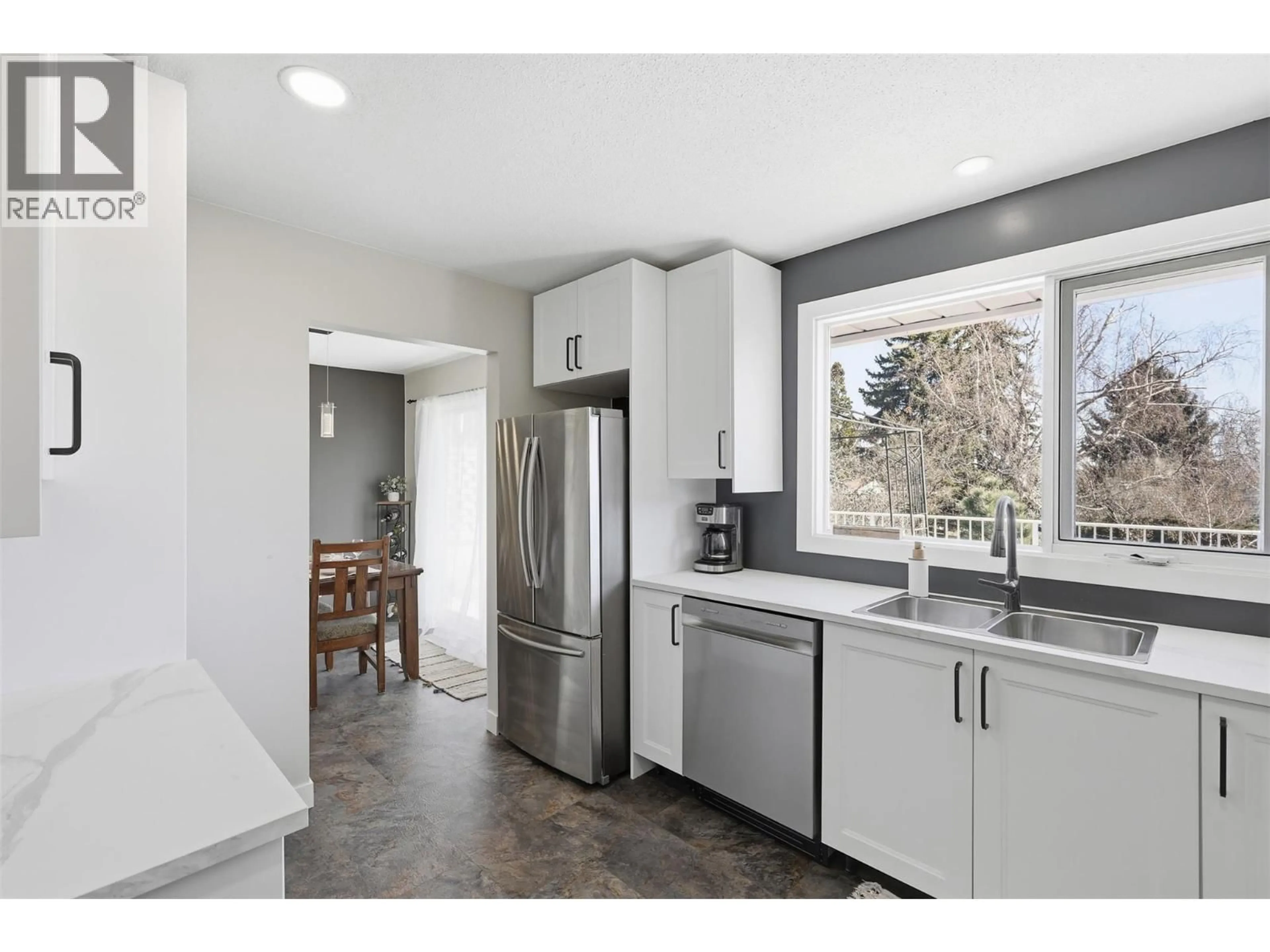 Open concept kitchen, ceramic/tile floor for 1515 CASCADE STREET, Kamloops British Columbia V2E1C1