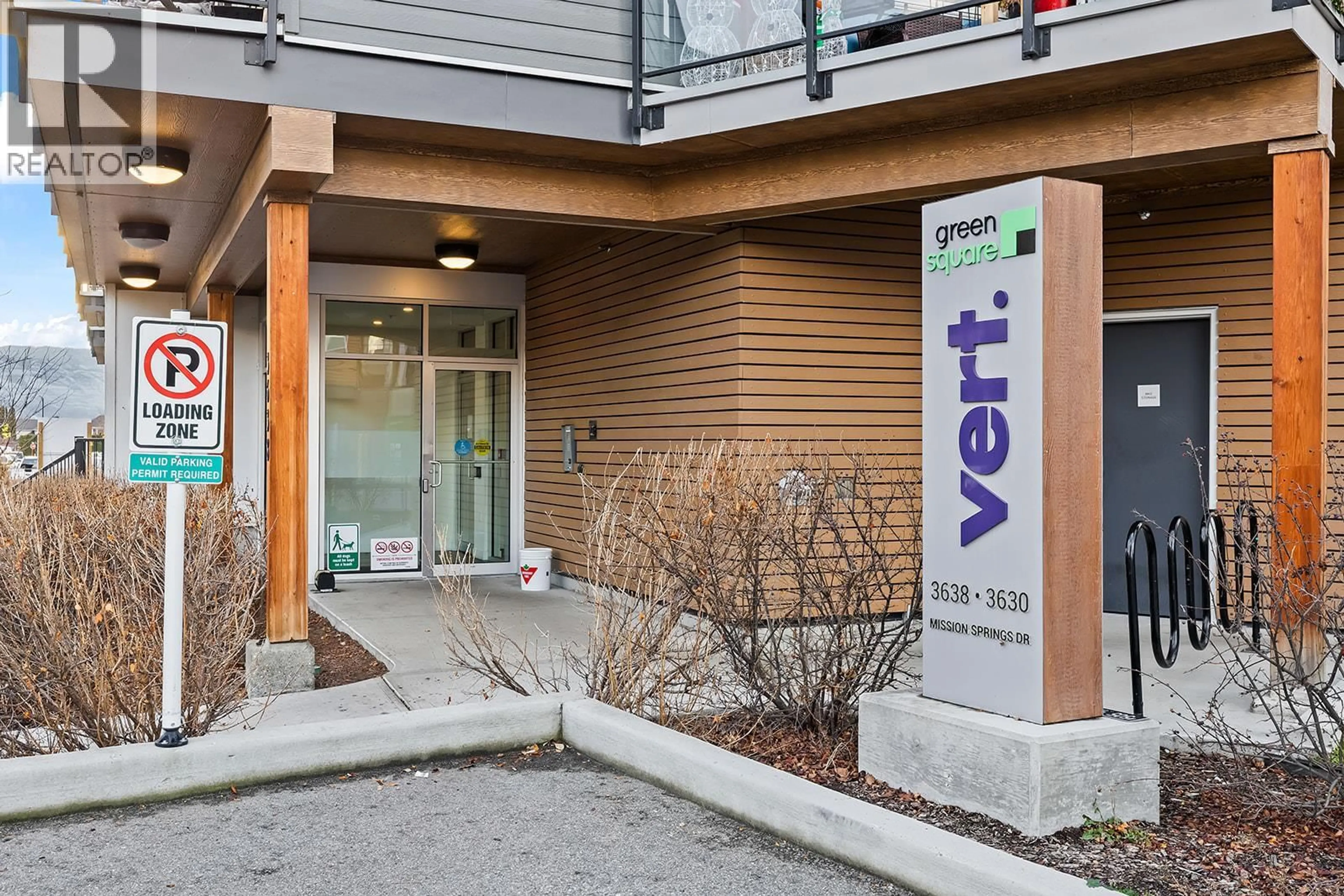 Indoor foyer for 104 - 3638 MISSION SPRINGS DRIVE, Kelowna British Columbia V1W0B3