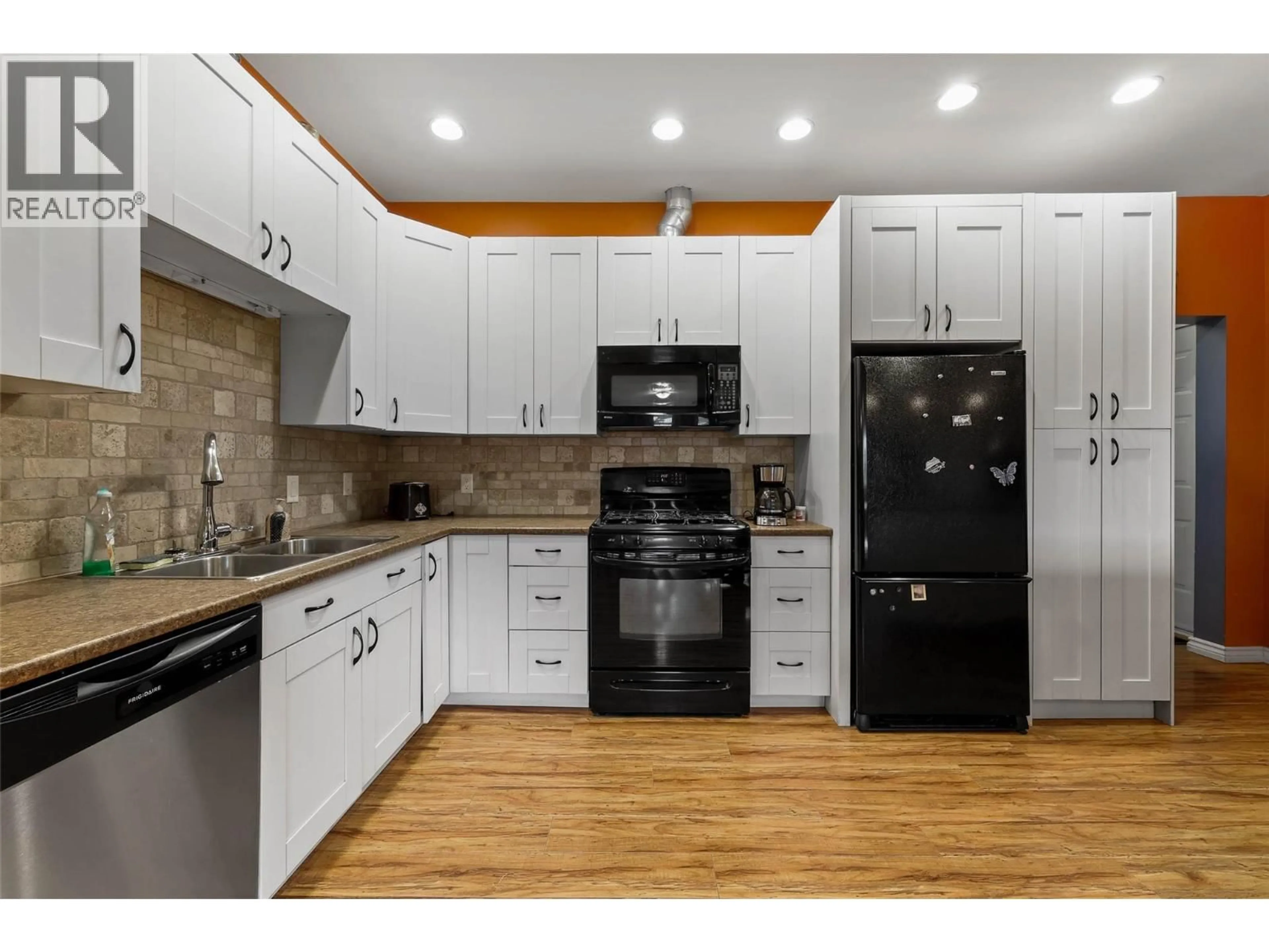 Unknown for 647 HEMLOCK STREET, Kamloops British Columbia V2C1C6