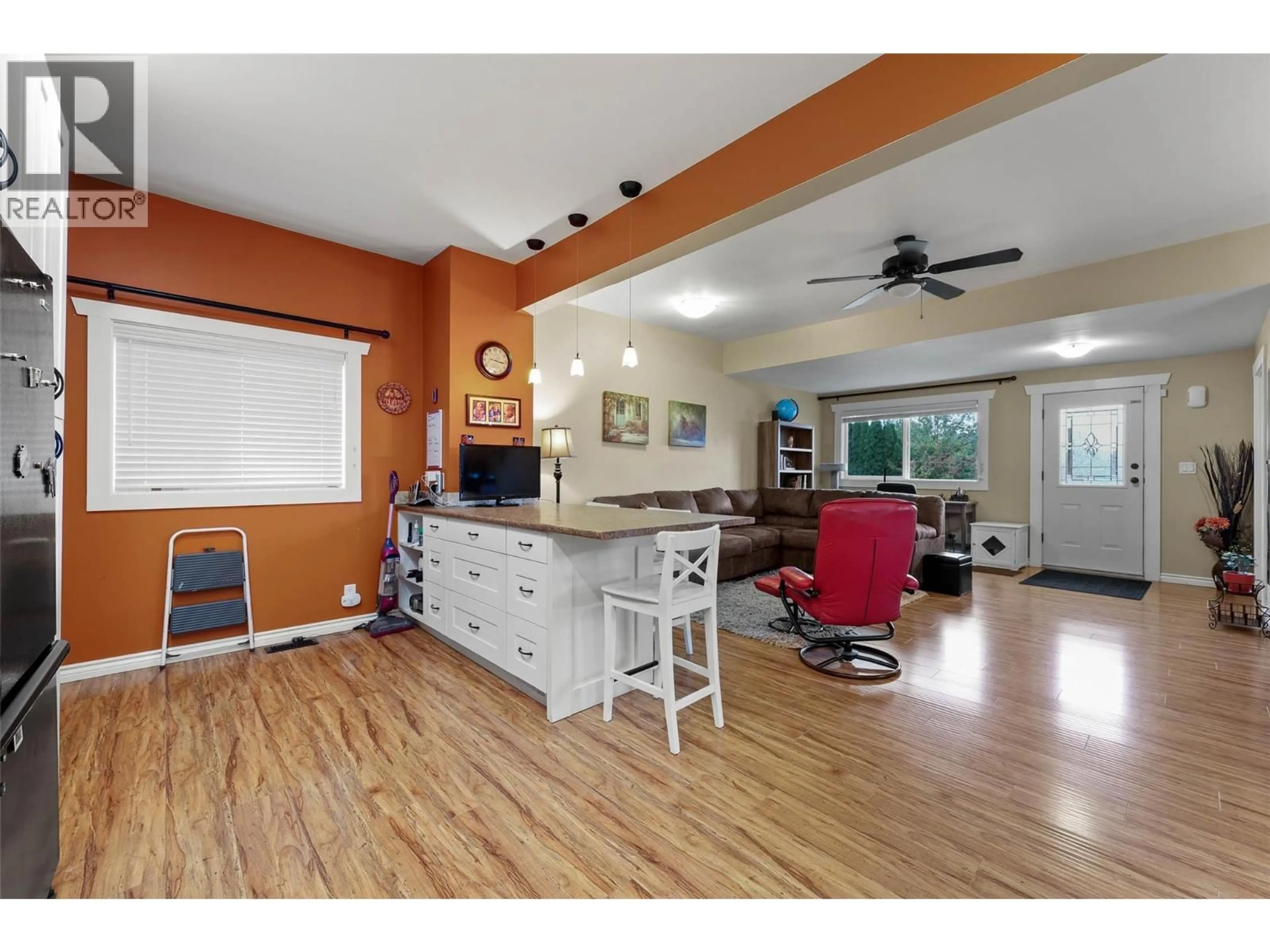 Open concept kitchen, wood/laminate floor for 647 HEMLOCK STREET, Kamloops British Columbia V2C1C6