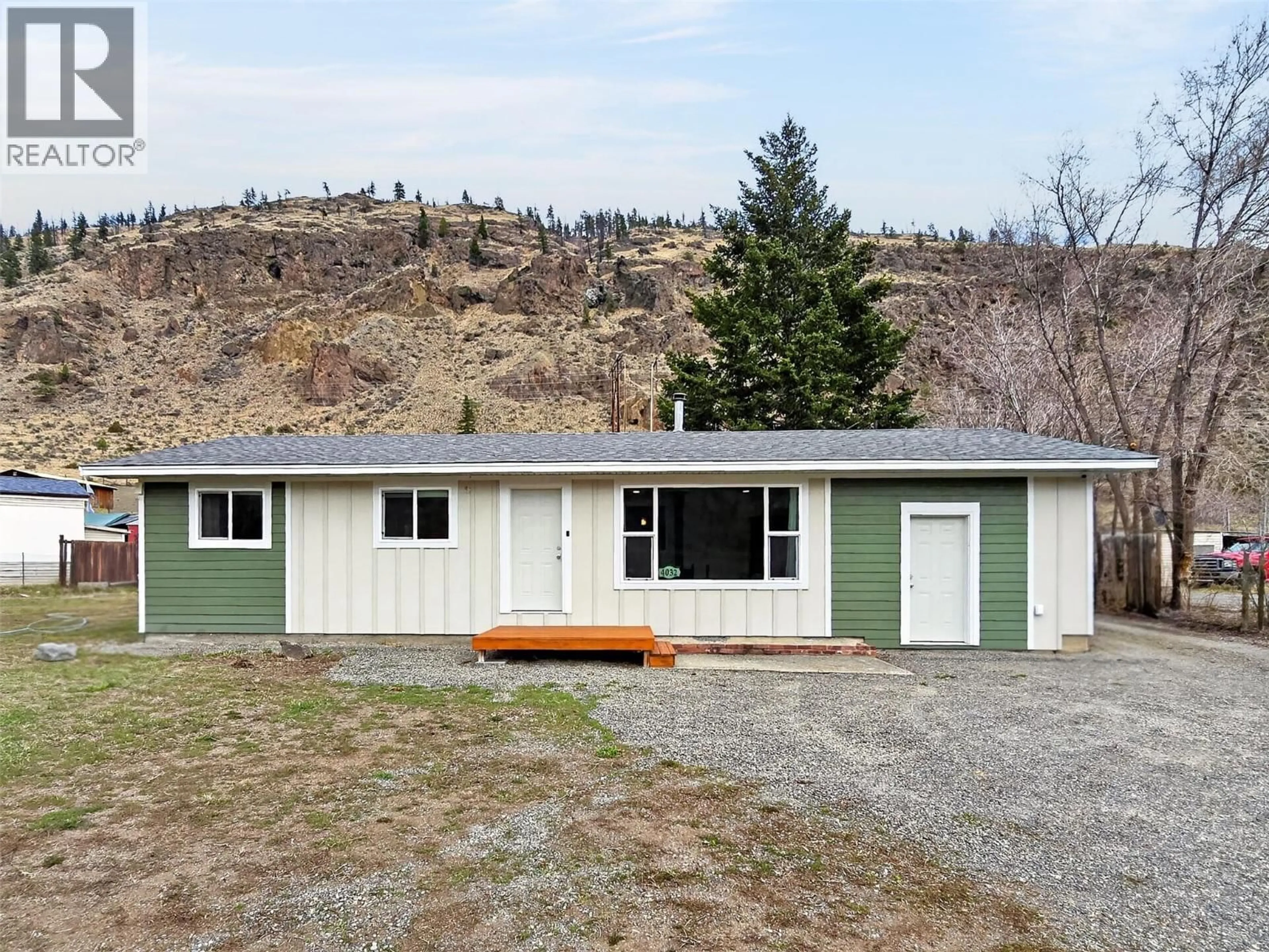 Home with vinyl exterior material, unknown for 4032 HILLS FRONTAGE ROAD, Cache Creek British Columbia V0K1H0