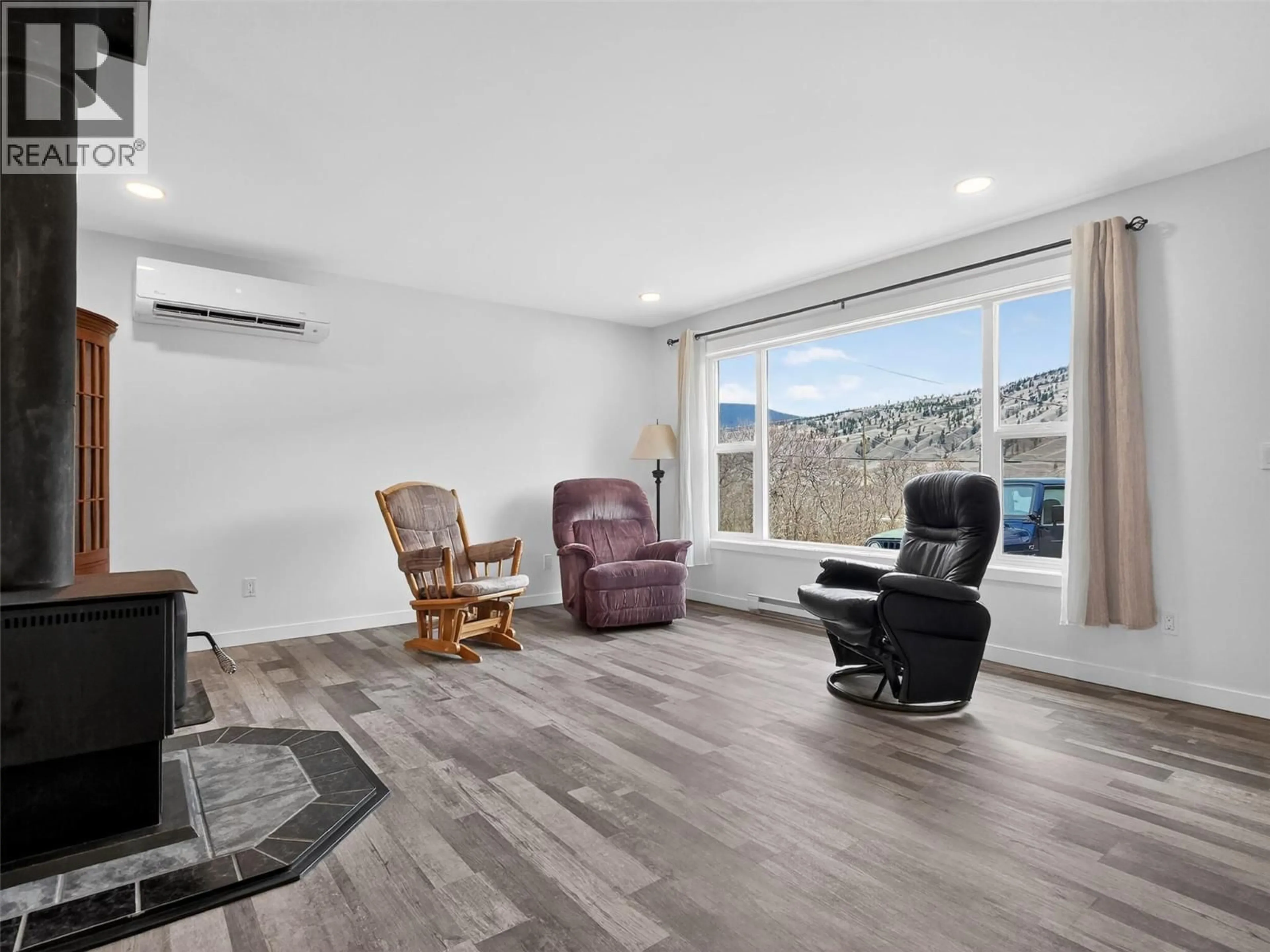 Living room with furniture, wood/laminate floor for 4032 HILLS FRONTAGE ROAD, Cache Creek British Columbia V0K1H0