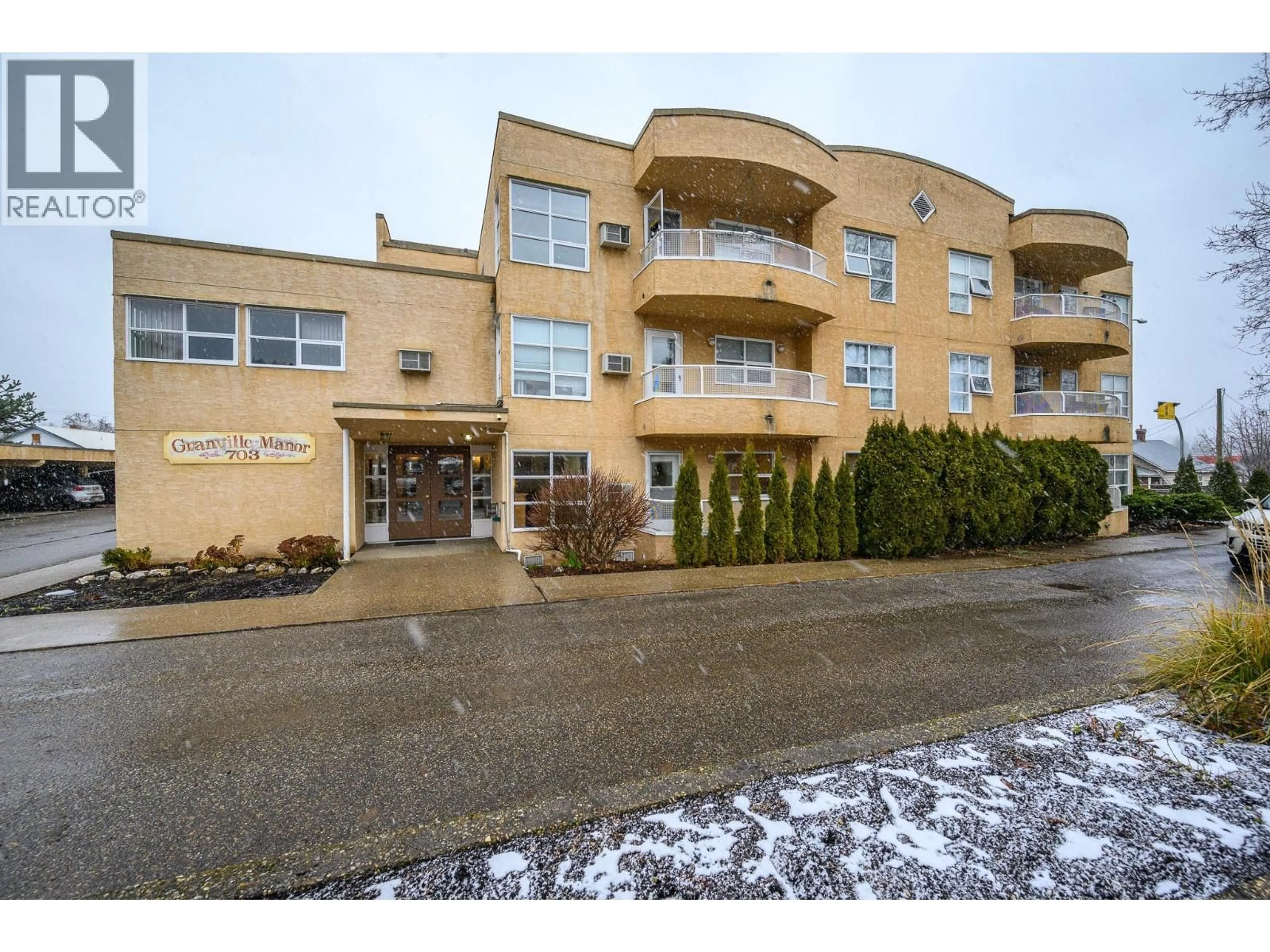 Indoor foyer for 104 - 703 GRANVILLE AVENUE, Enderby British Columbia V0E1V0
