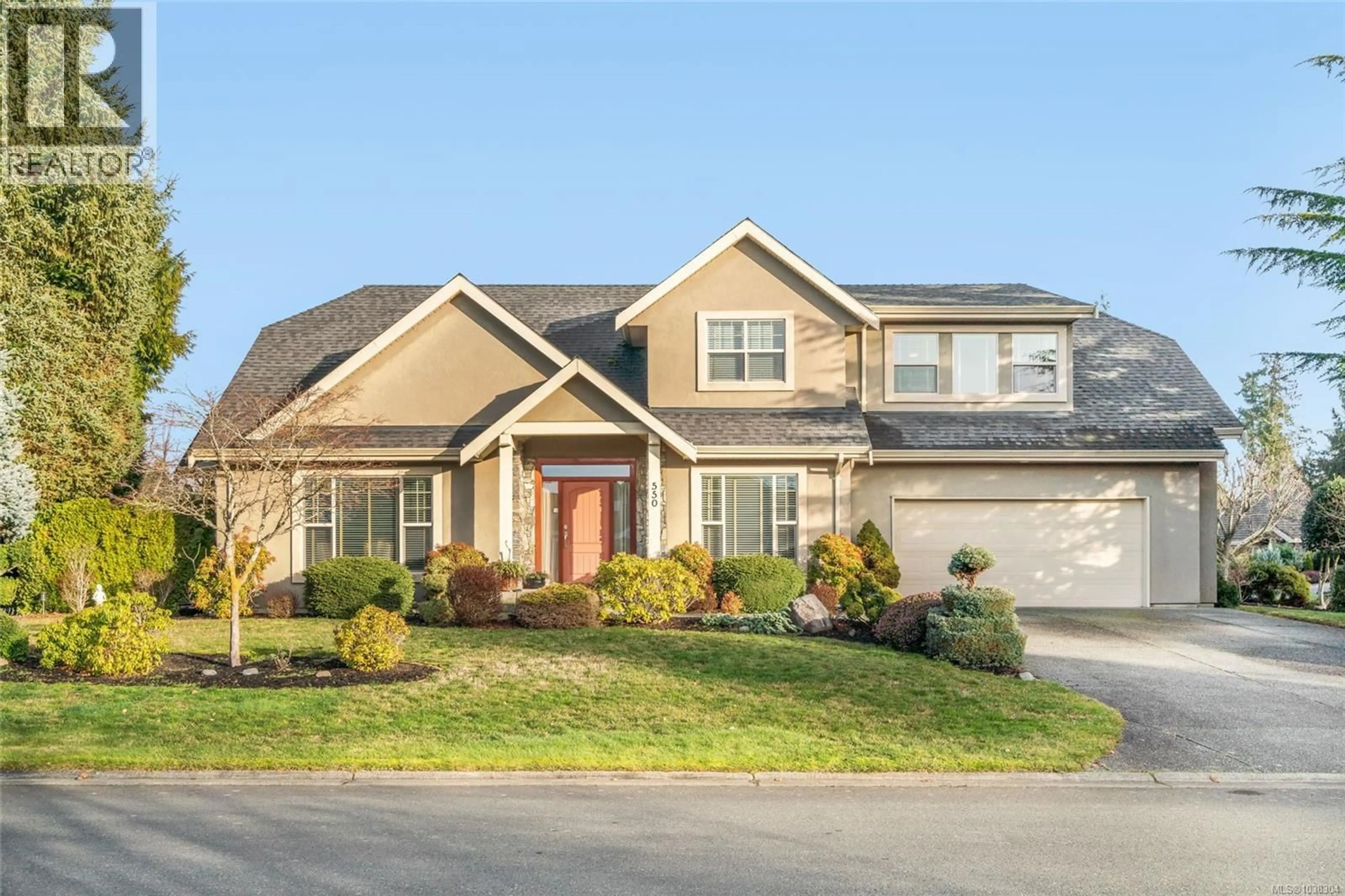 Home with vinyl exterior material, street for 550 FALCON COURT, Parksville British Columbia V9P2A4