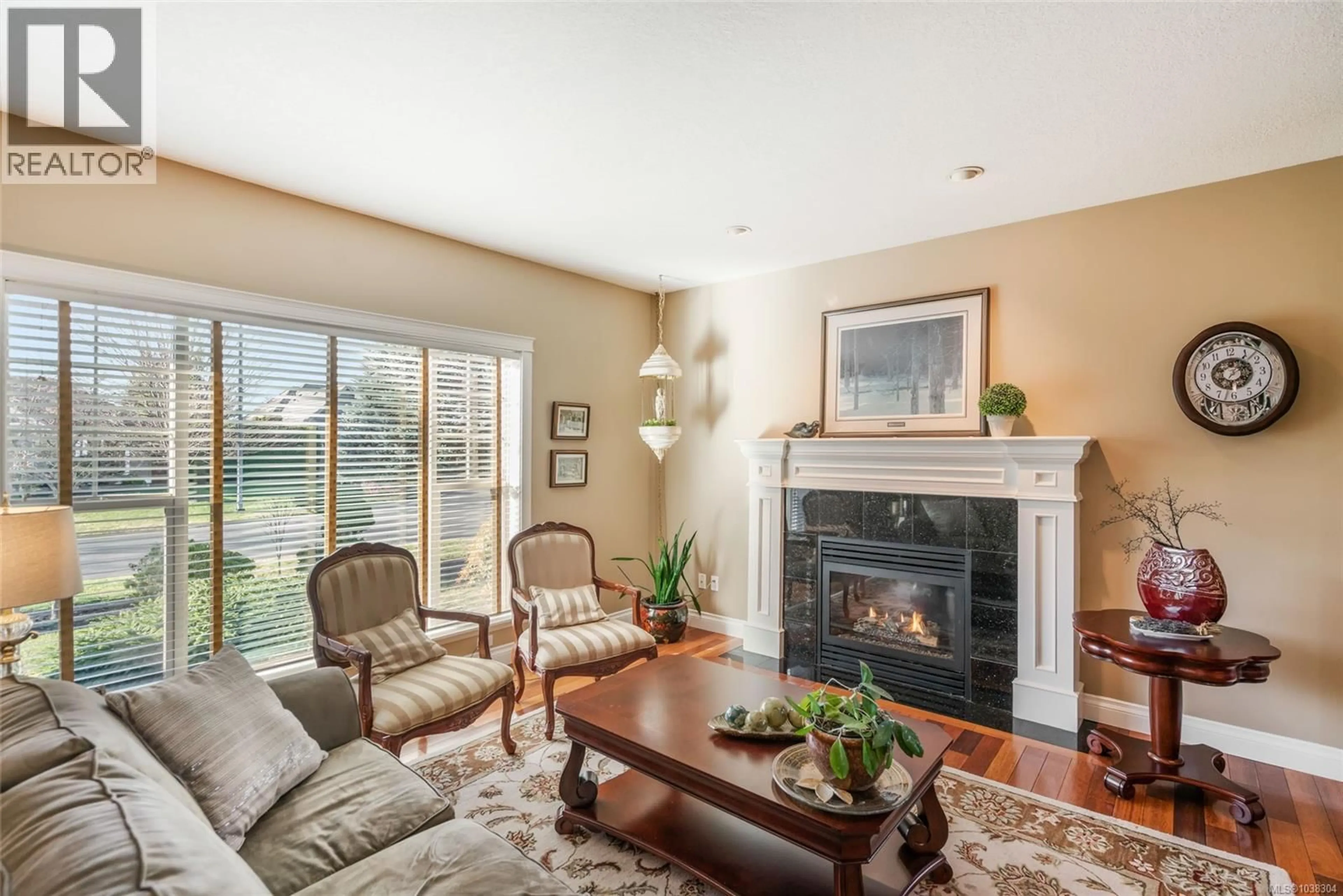 Living room with furniture, unknown for 550 FALCON COURT, Parksville British Columbia V9P2A4