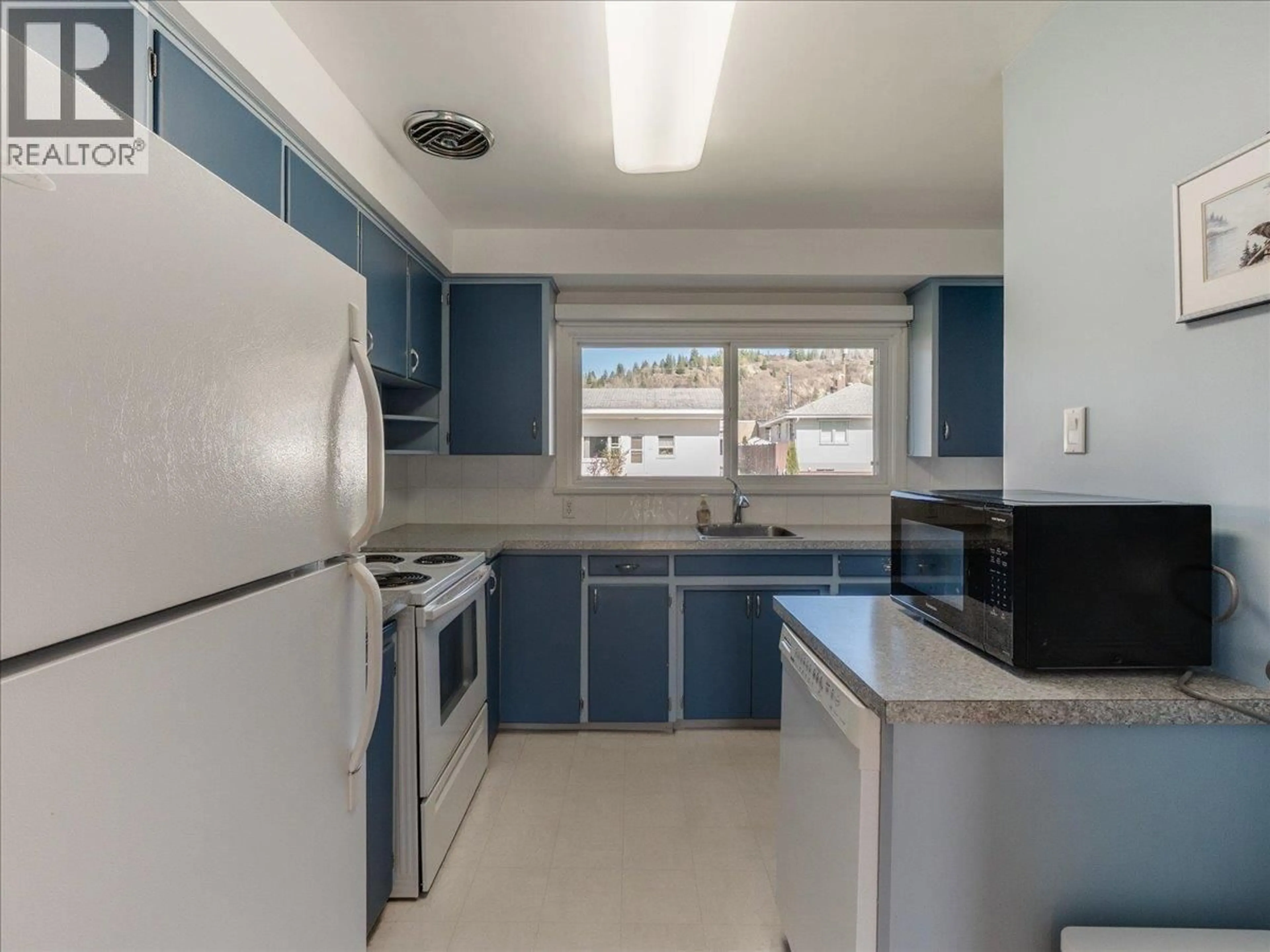 Standard kitchen, unknown for 526 PORTIA CRESCENT, Trail British Columbia V1R1A9