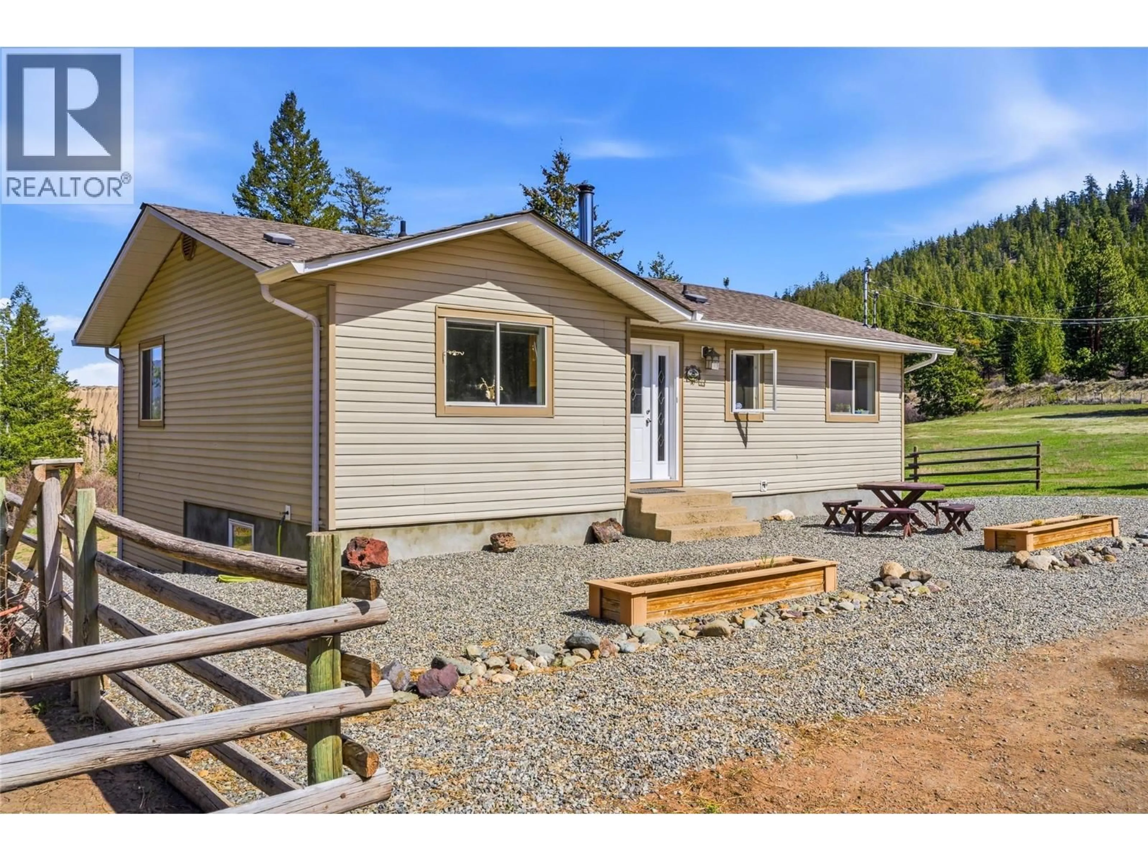 Home with vinyl exterior material, unknown for 345 COLDWATER ROAD, Merritt British Columbia V1K1B8