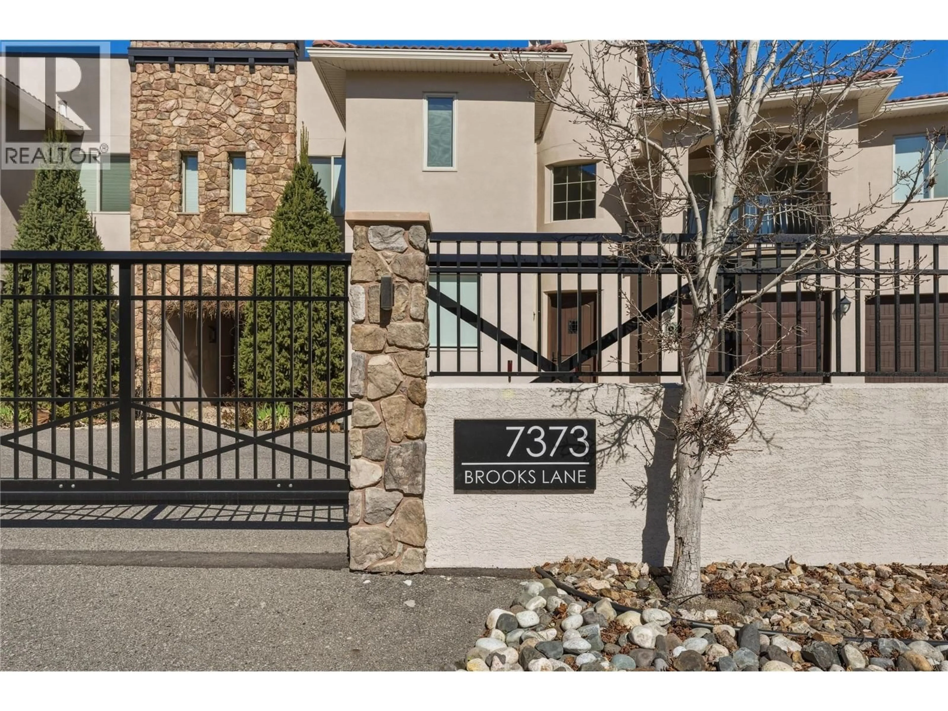Indoor entryway for 8 - 7373 BROOKS LANE, Vernon British Columbia V1H1G6