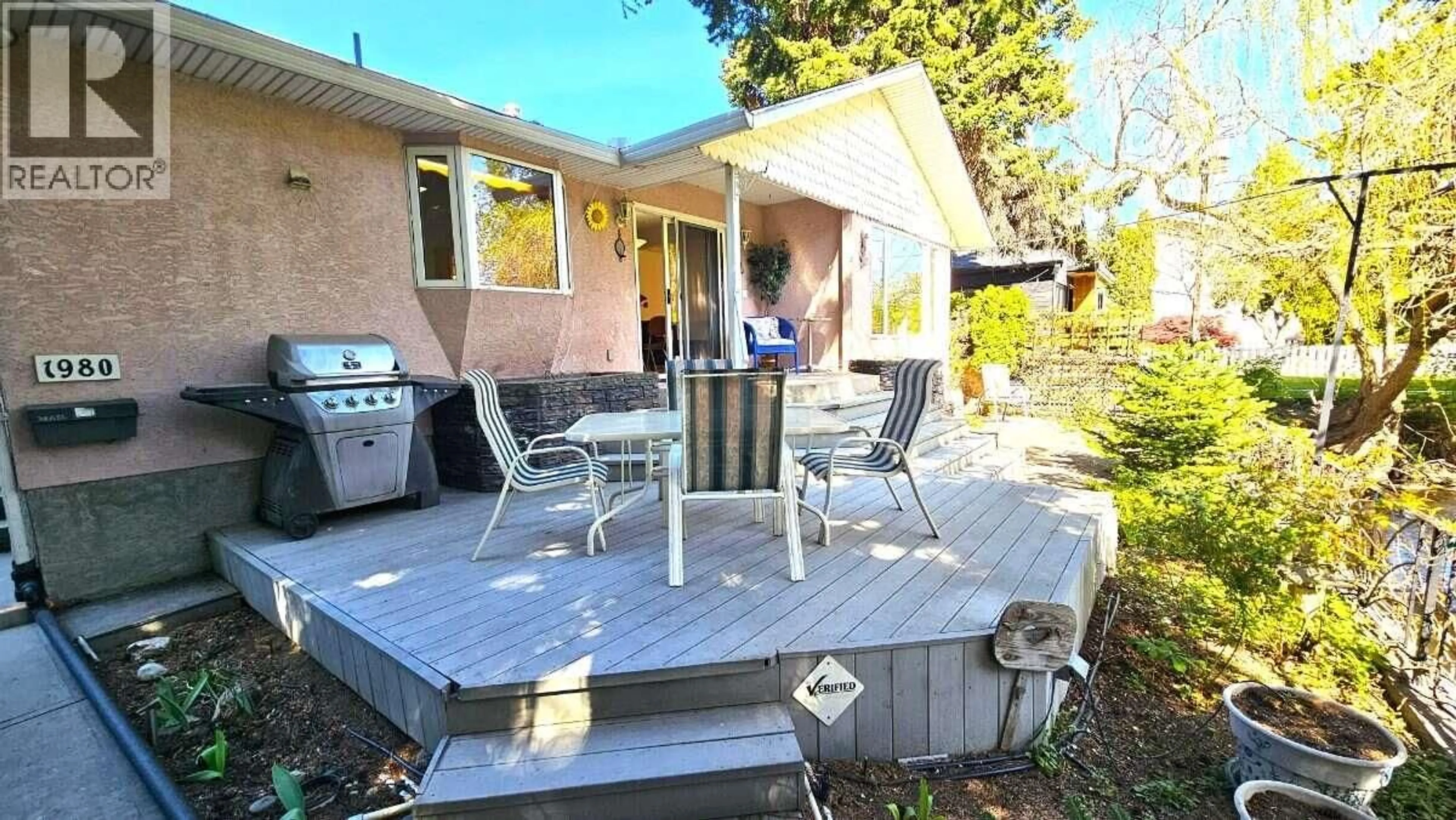 Patio, street for 1980 ETHEL STREET, Kelowna British Columbia V1Y2Z5