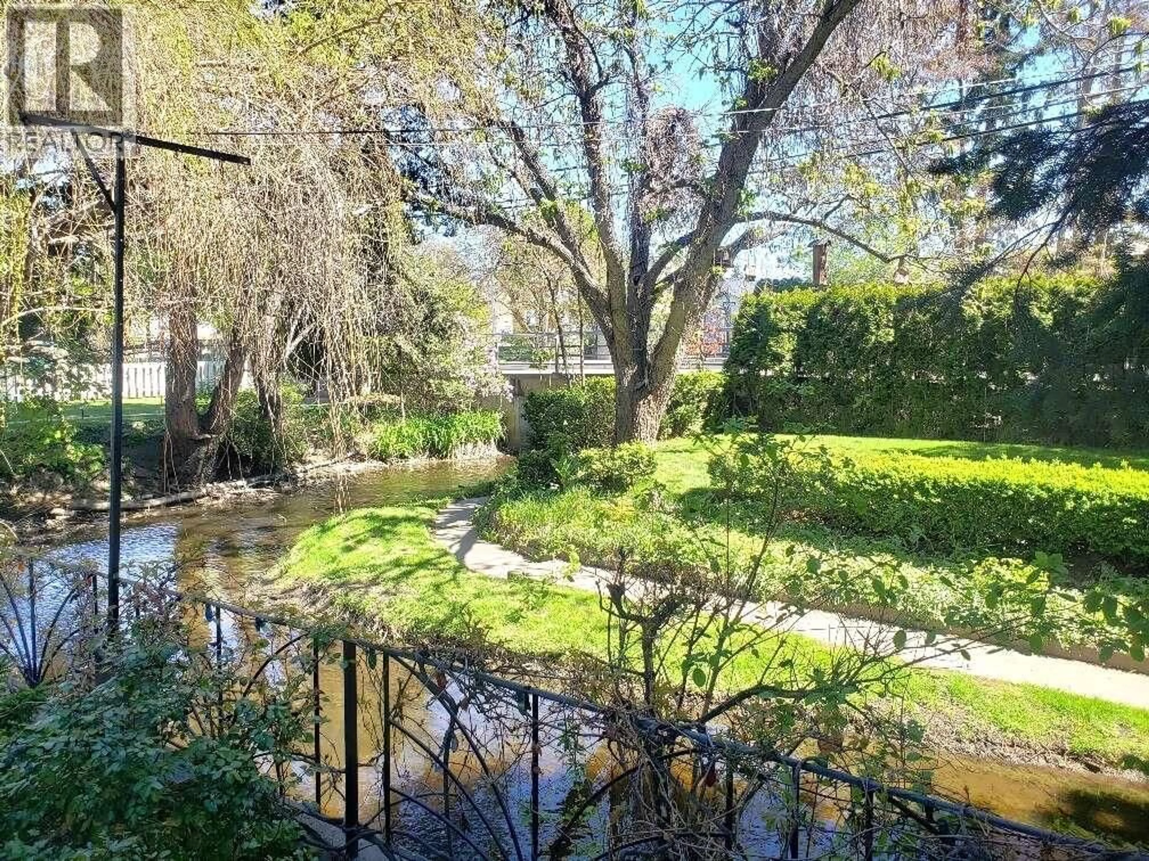 A pic from outside/outdoor area/front of a property/back of a property/a pic from drone, water/lake/river/ocean view for 1980 ETHEL STREET, Kelowna British Columbia V1Y2Z5