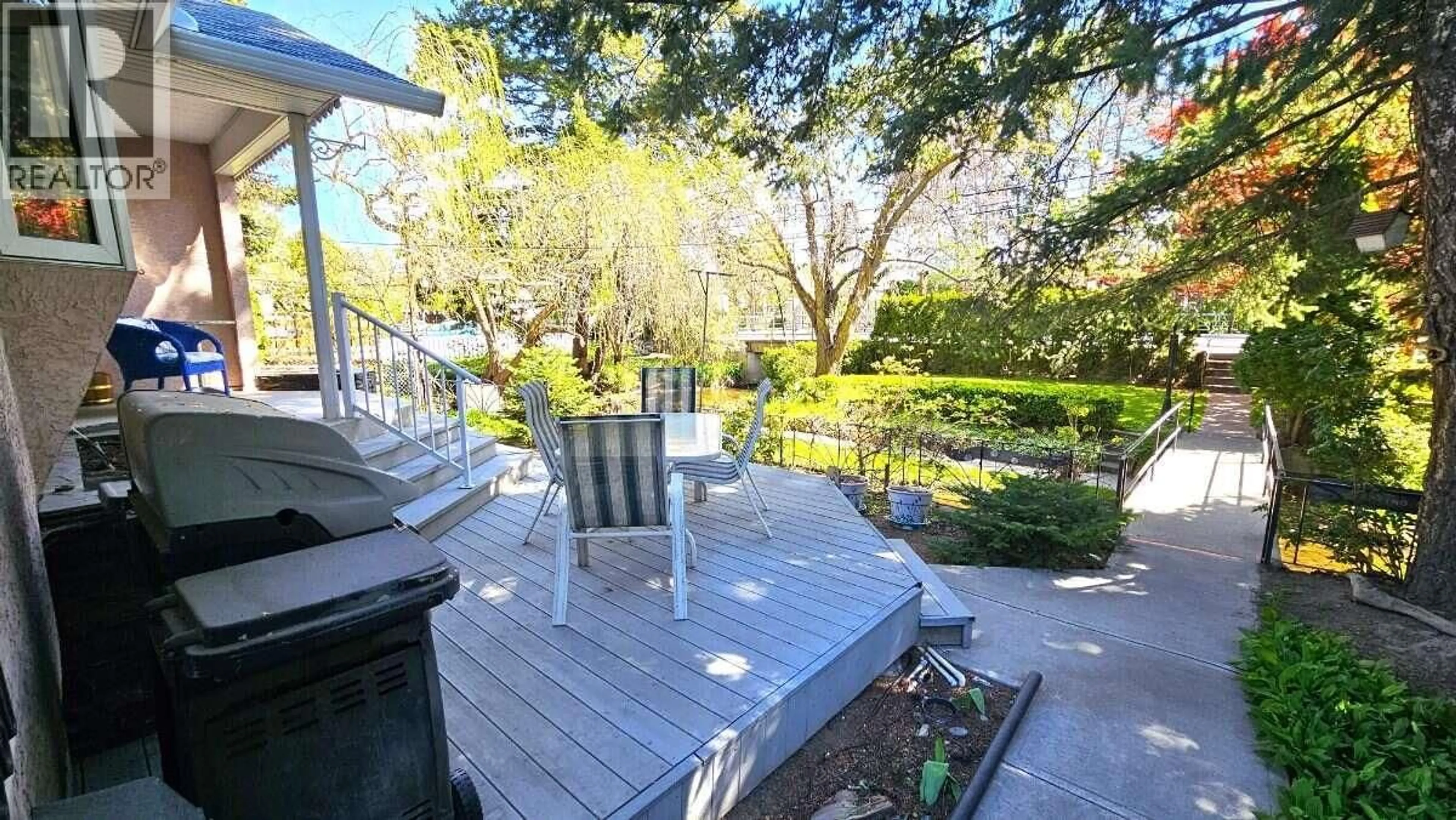 Patio, water/lake/river/ocean view for 1980 ETHEL STREET, Kelowna British Columbia V1Y2Z5