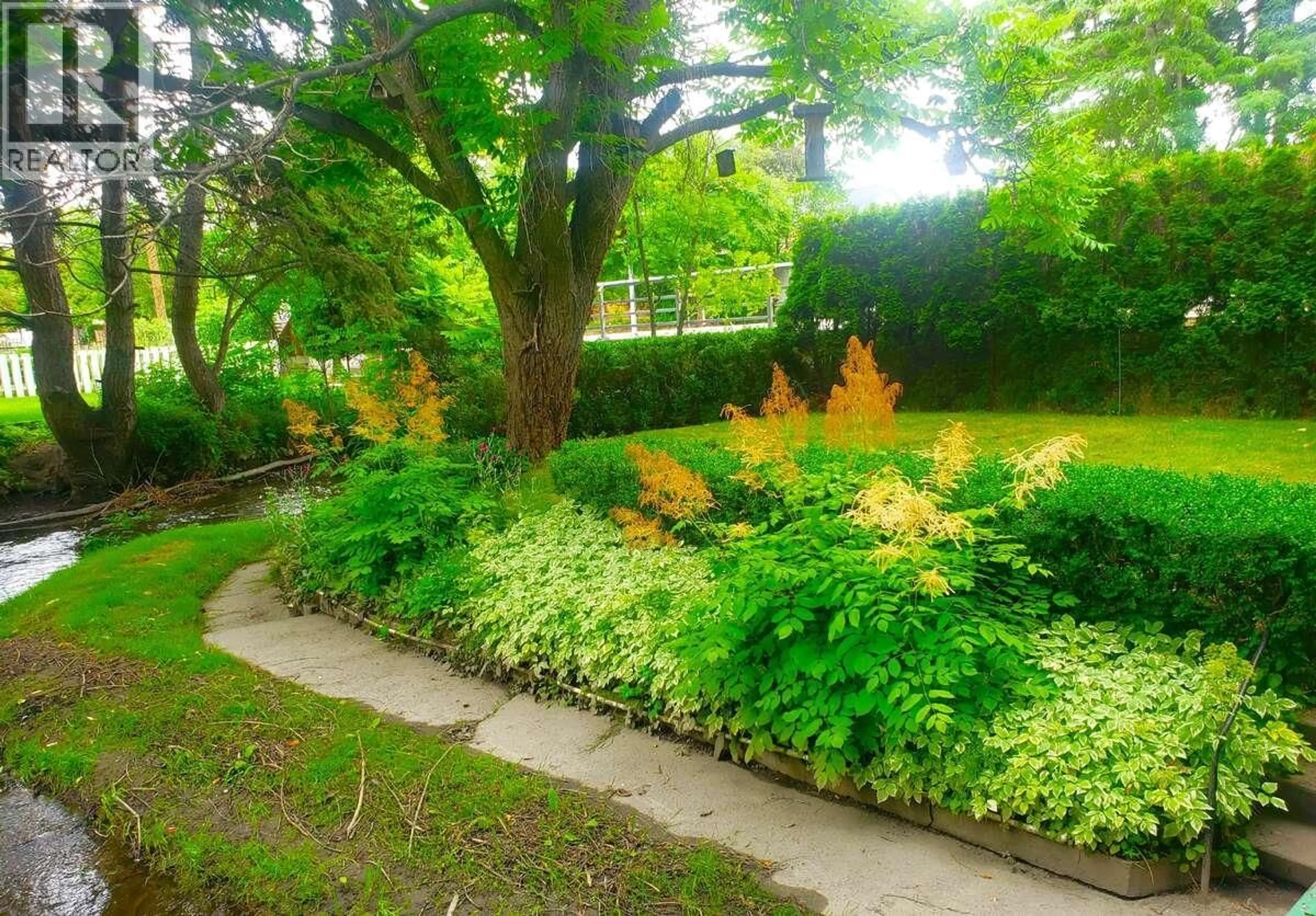 Patio, forest/trees view for 1980 ETHEL STREET, Kelowna British Columbia V1Y2Z5