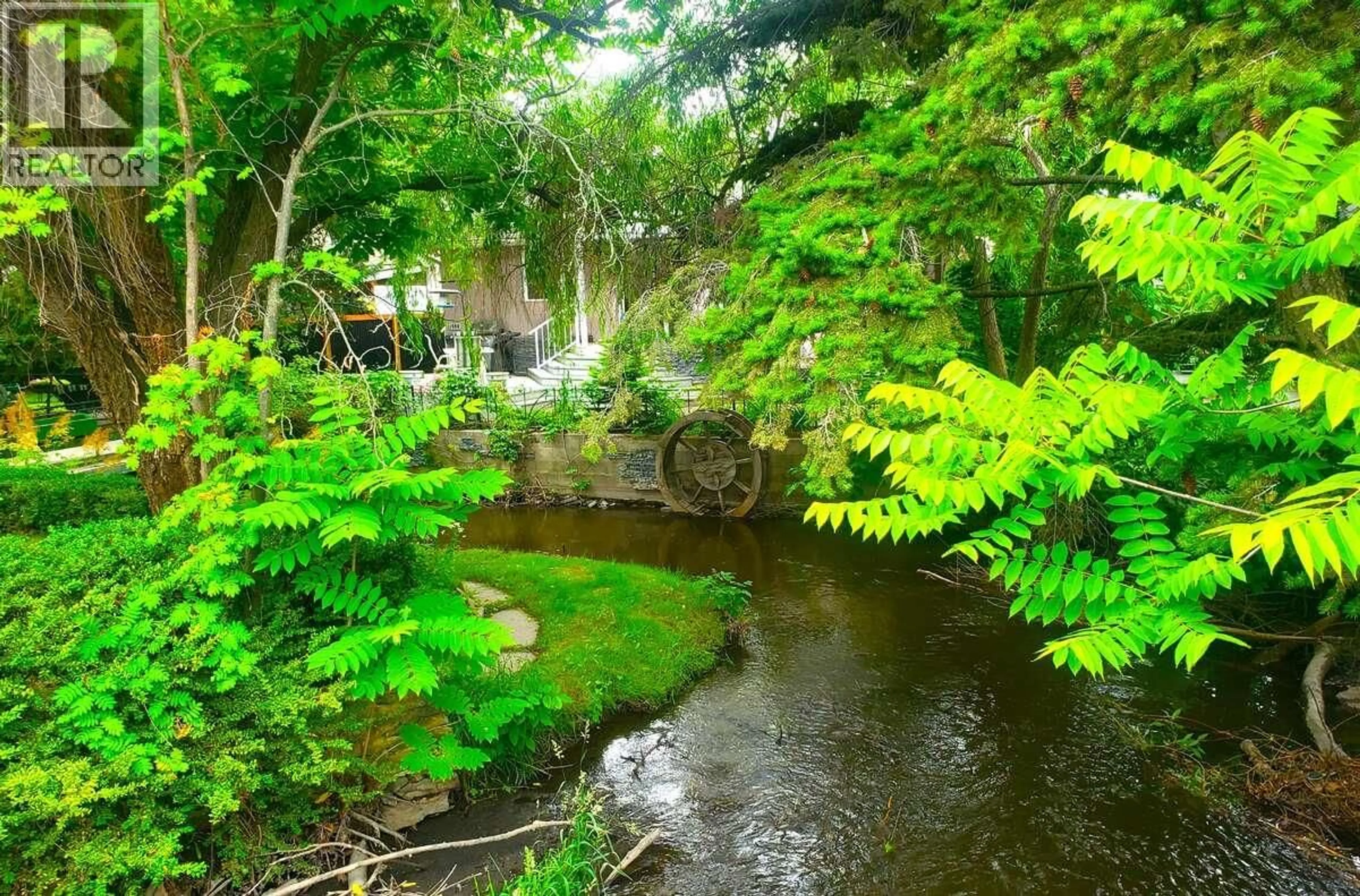 Patio, water/lake/river/ocean view for 1980 ETHEL STREET, Kelowna British Columbia V1Y2Z5