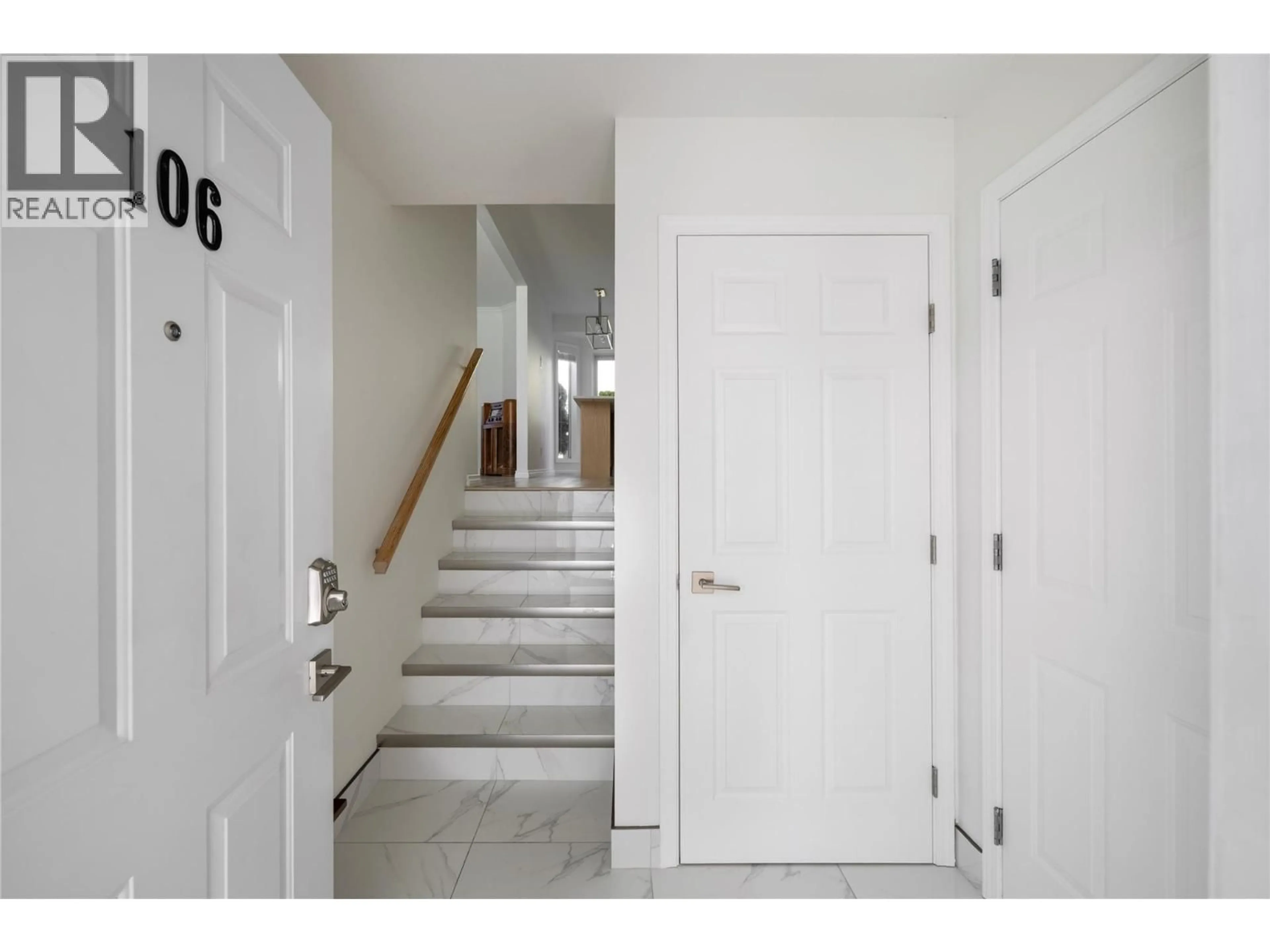 Indoor entryway for 106 - 5501 20 STREET, Vernon British Columbia V1T7T2