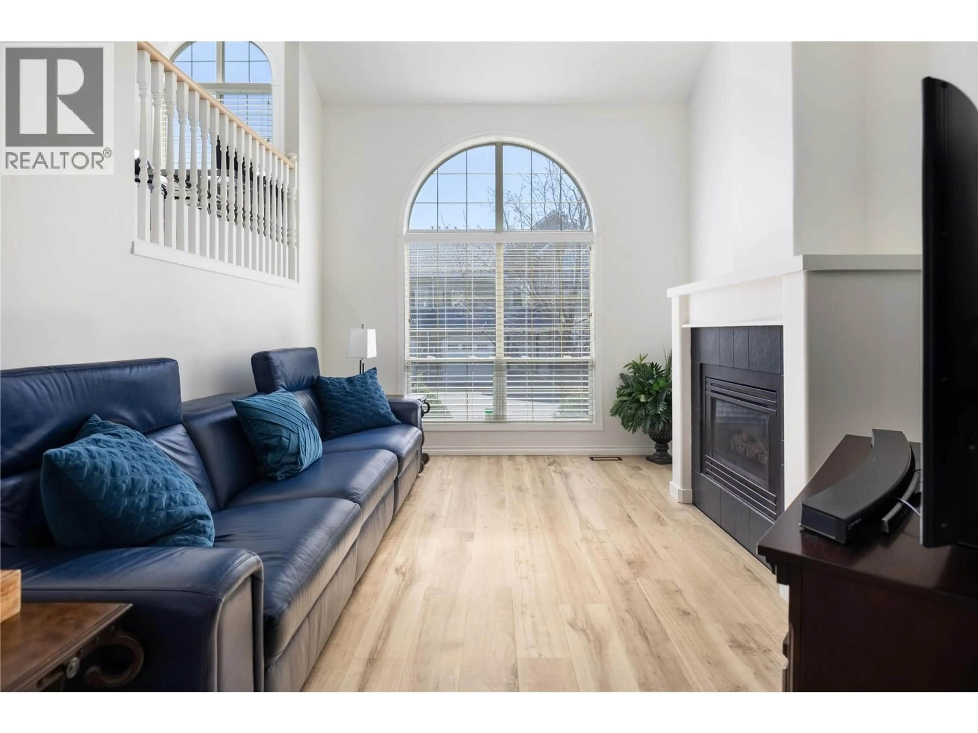 Living room with furniture, wood/laminate floor for 106 - 5501 20 STREET, Vernon British Columbia V1T7T2