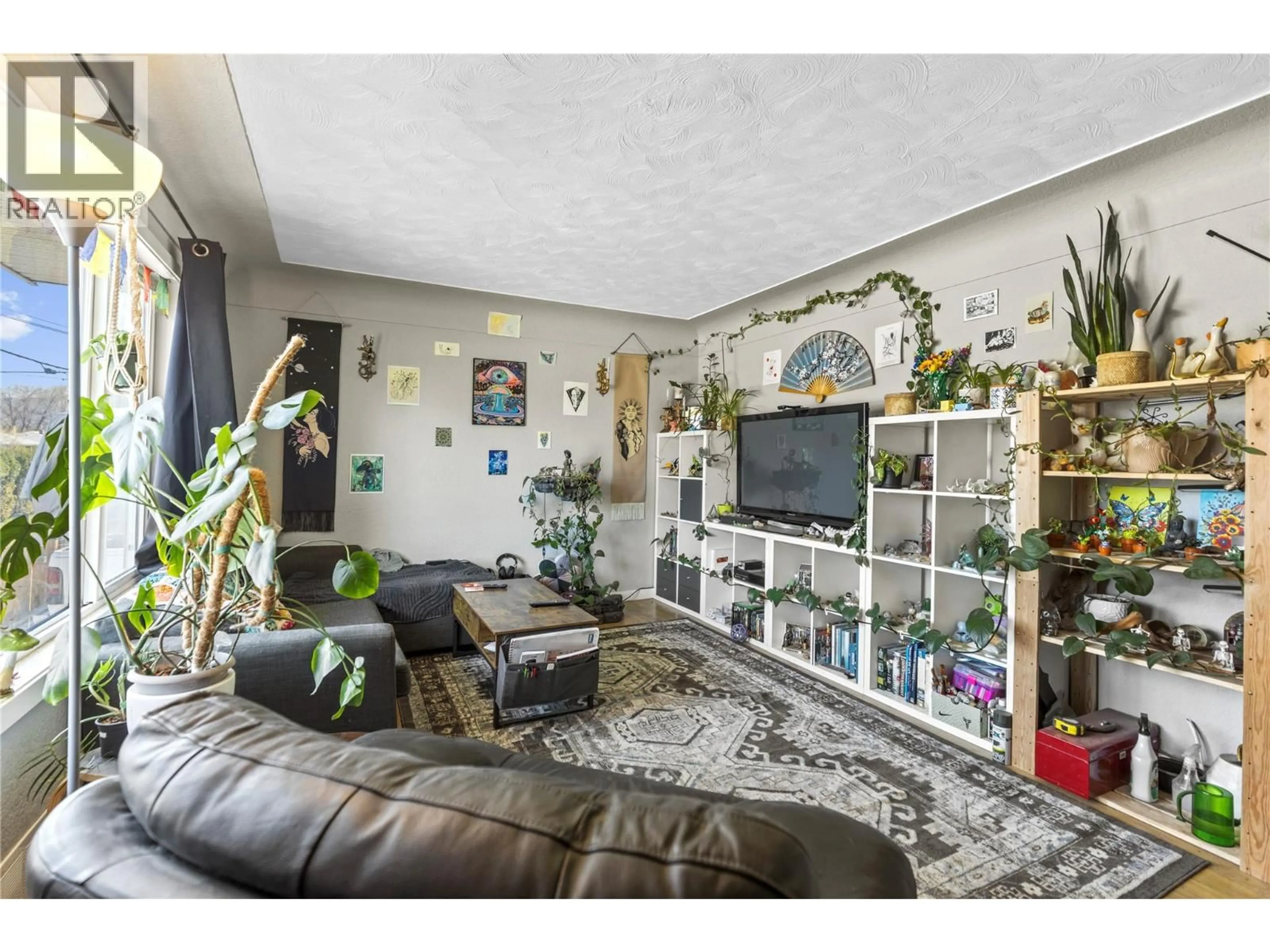 Living room with furniture, unknown for 407/409 MULBERRY AVENUE, Kamloops British Columbia V2B2R3