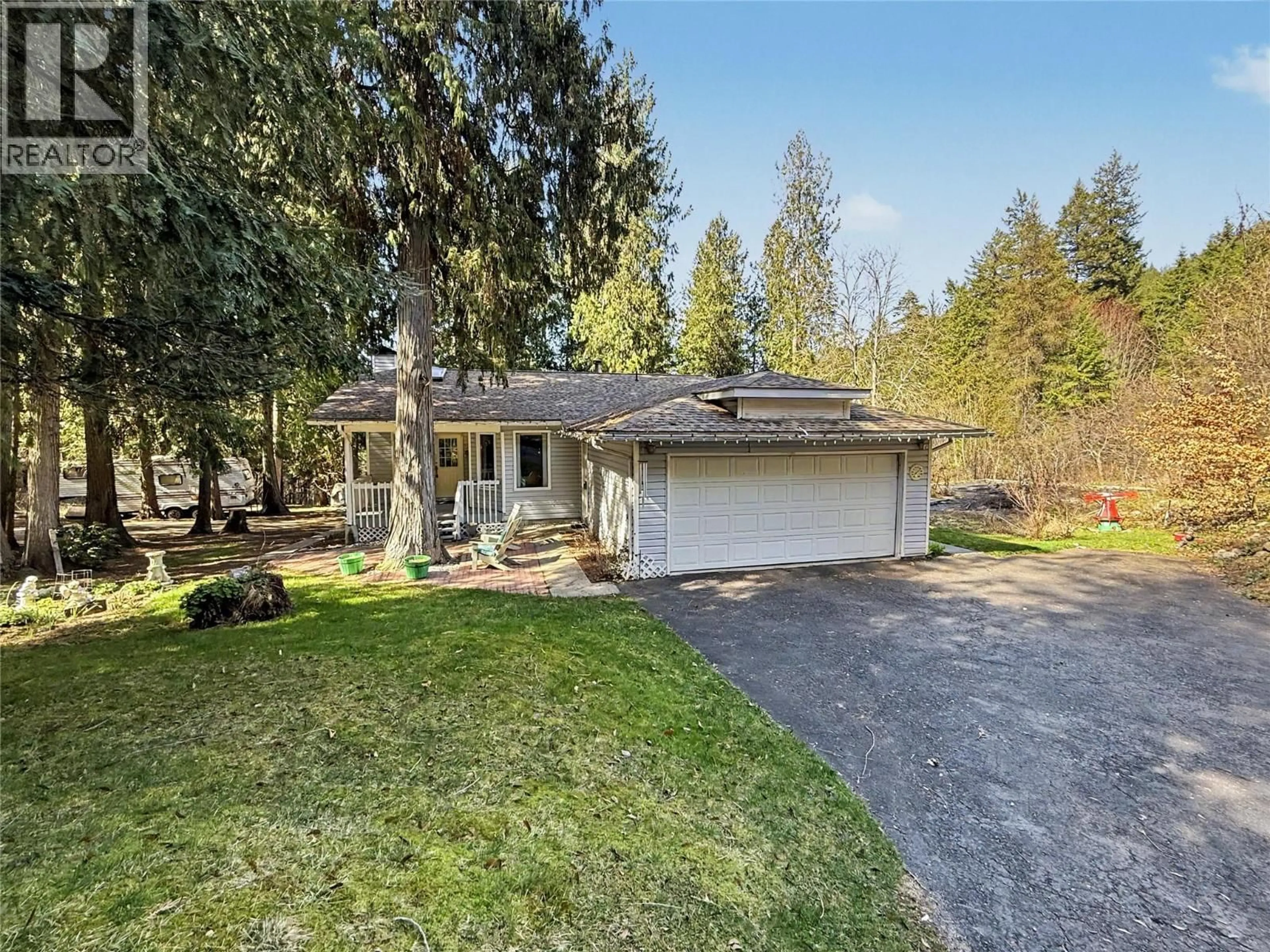 A pic from outside/outdoor area/front of a property/back of a property/a pic from drone, unknown for 3150 HAMA ROAD, Christina Lake British Columbia V0H1E0