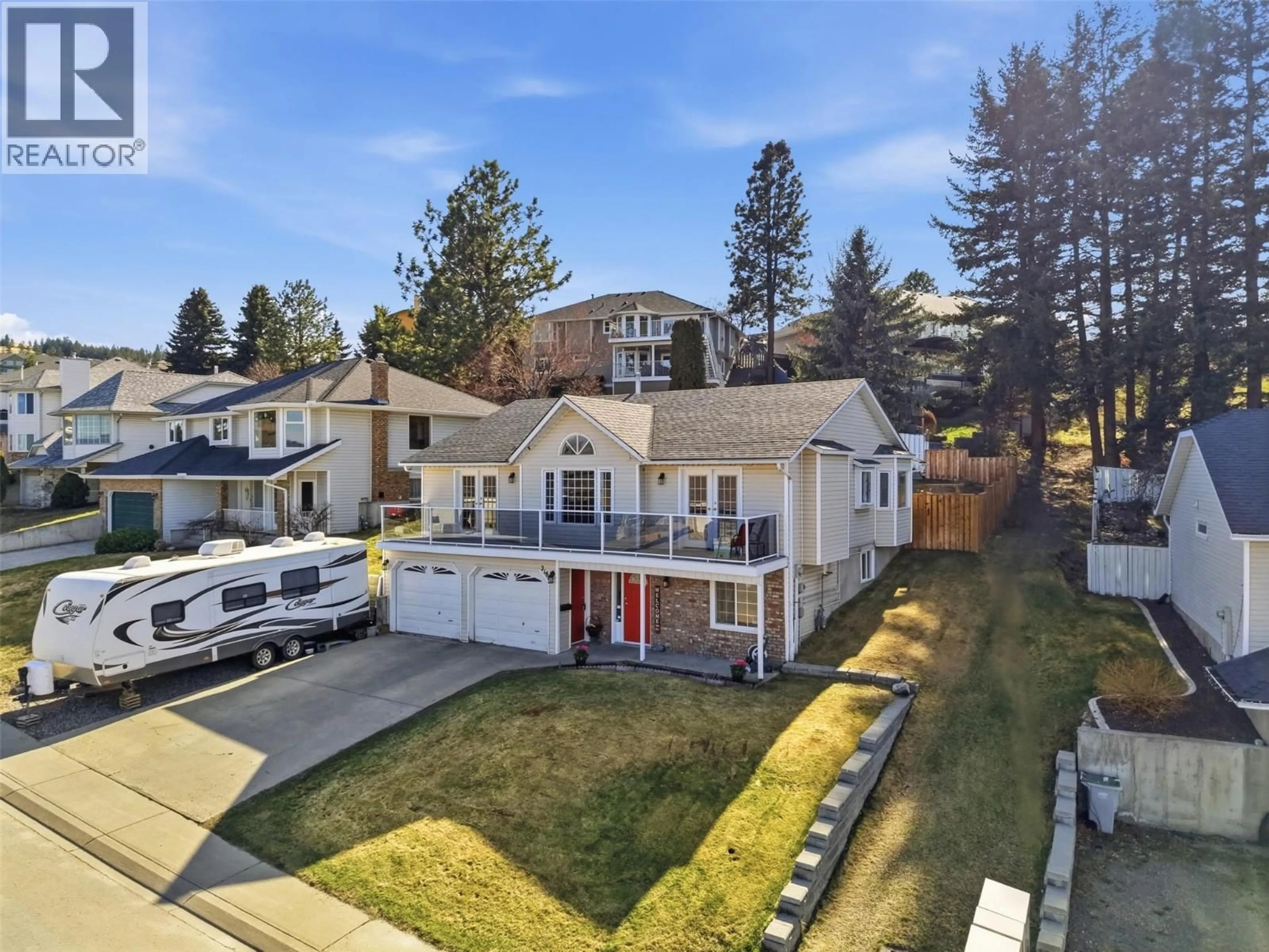 A pic from outside/outdoor area/front of a property/back of a property/a pic from drone, street for 2164 GARYMEDE DRIVE, Kamloops British Columbia V1S1N9