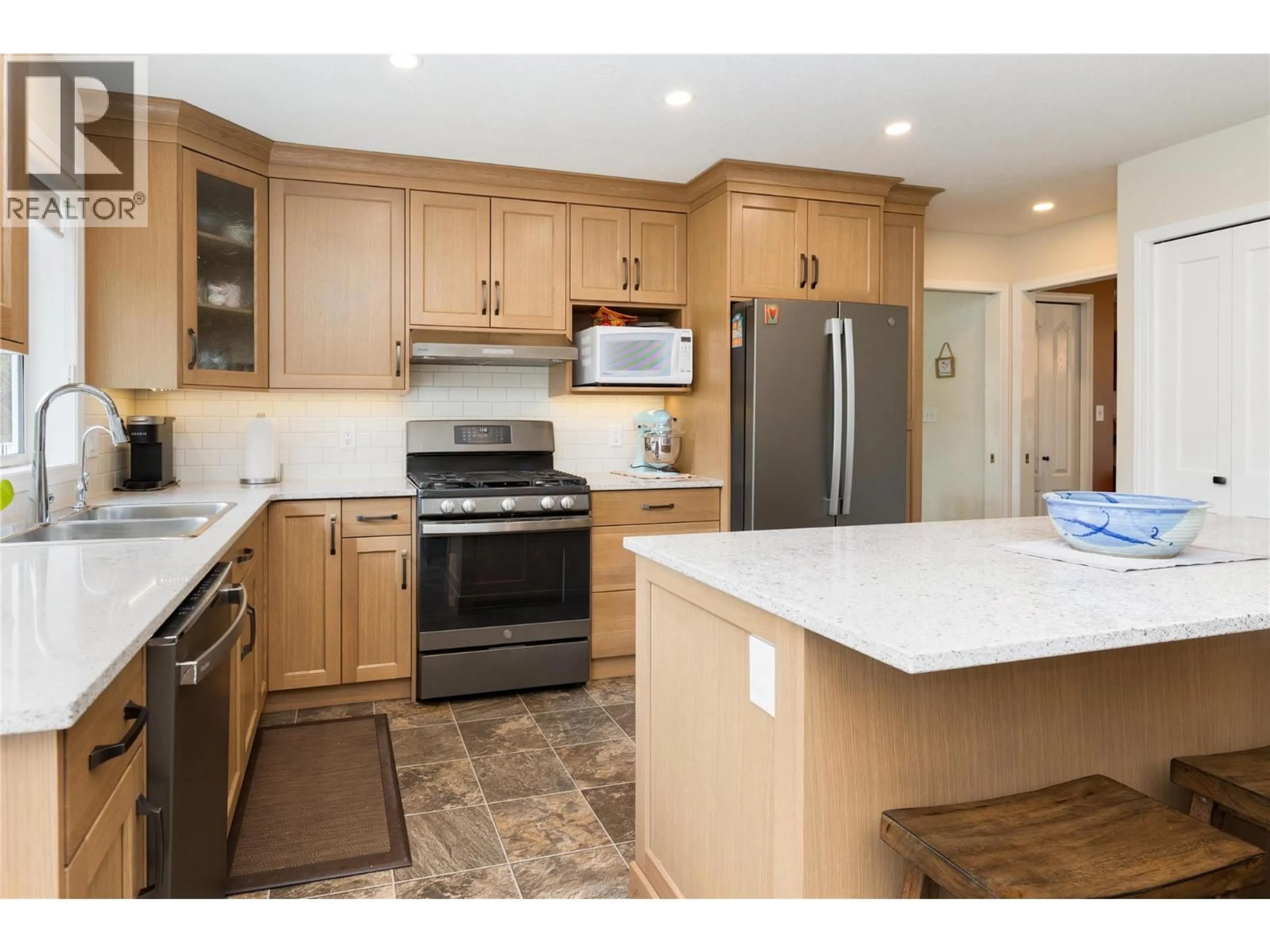 Open concept kitchen, ceramic/tile floor for 2240 97B HIGHWAY SOUTHEAST, Salmon Arm British Columbia V1E1X6