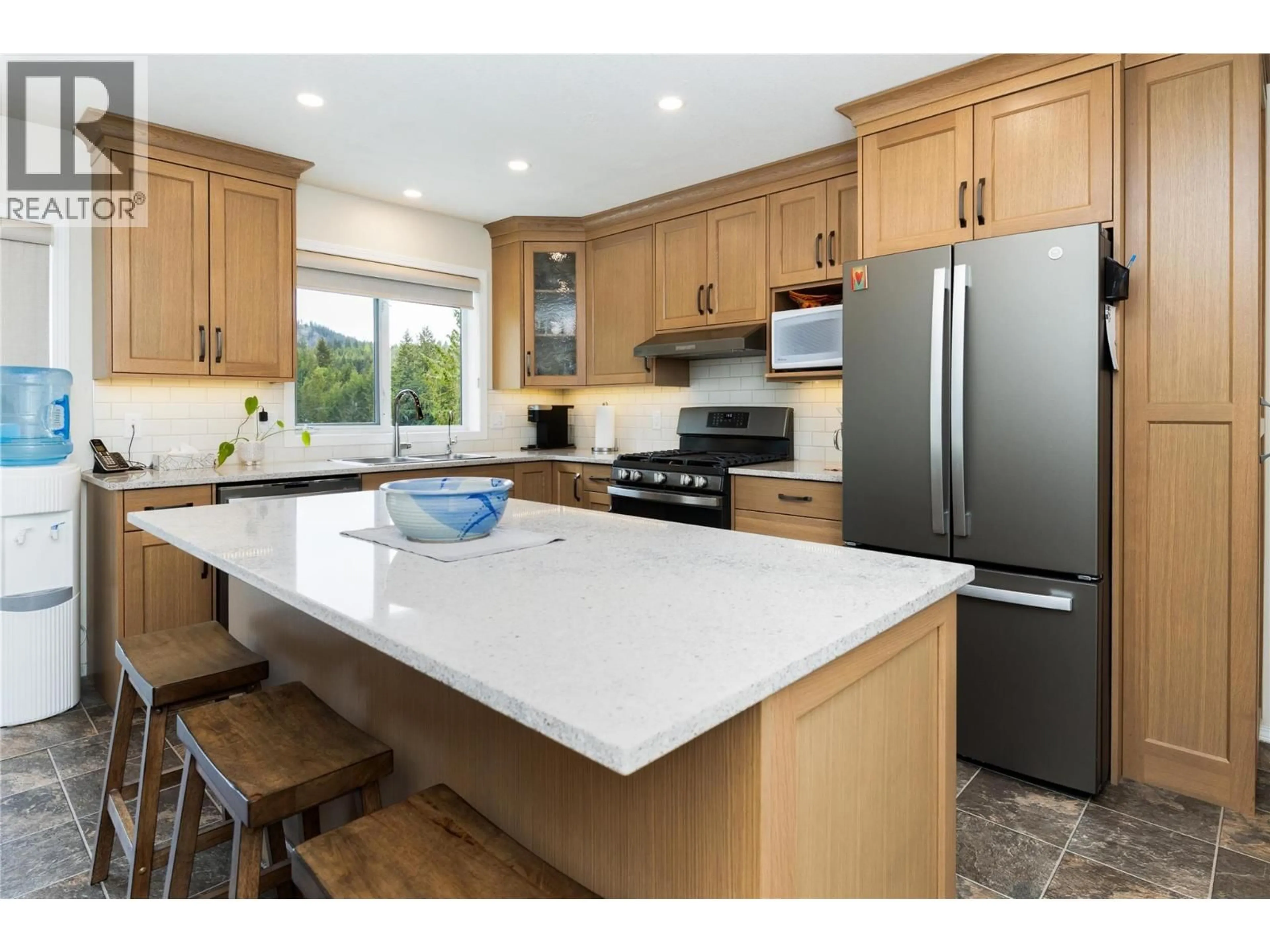 Open concept kitchen, ceramic/tile floor for 2240 97B HIGHWAY SOUTHEAST, Salmon Arm British Columbia V1E1X6