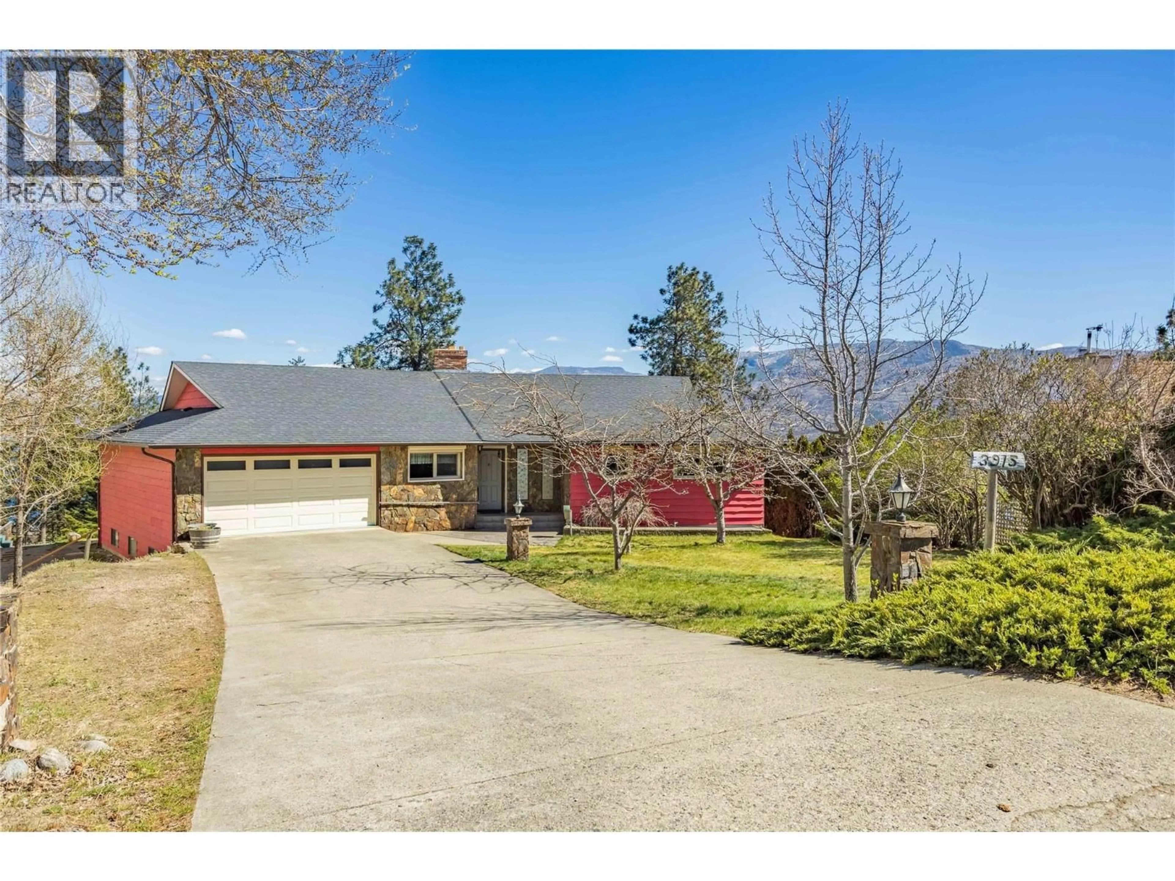 A pic from outside/outdoor area/front of a property/back of a property/a pic from drone, mountain view for 3915 TREPANIER HEIGHTS AVENUE, Peachland British Columbia V0H1X2
