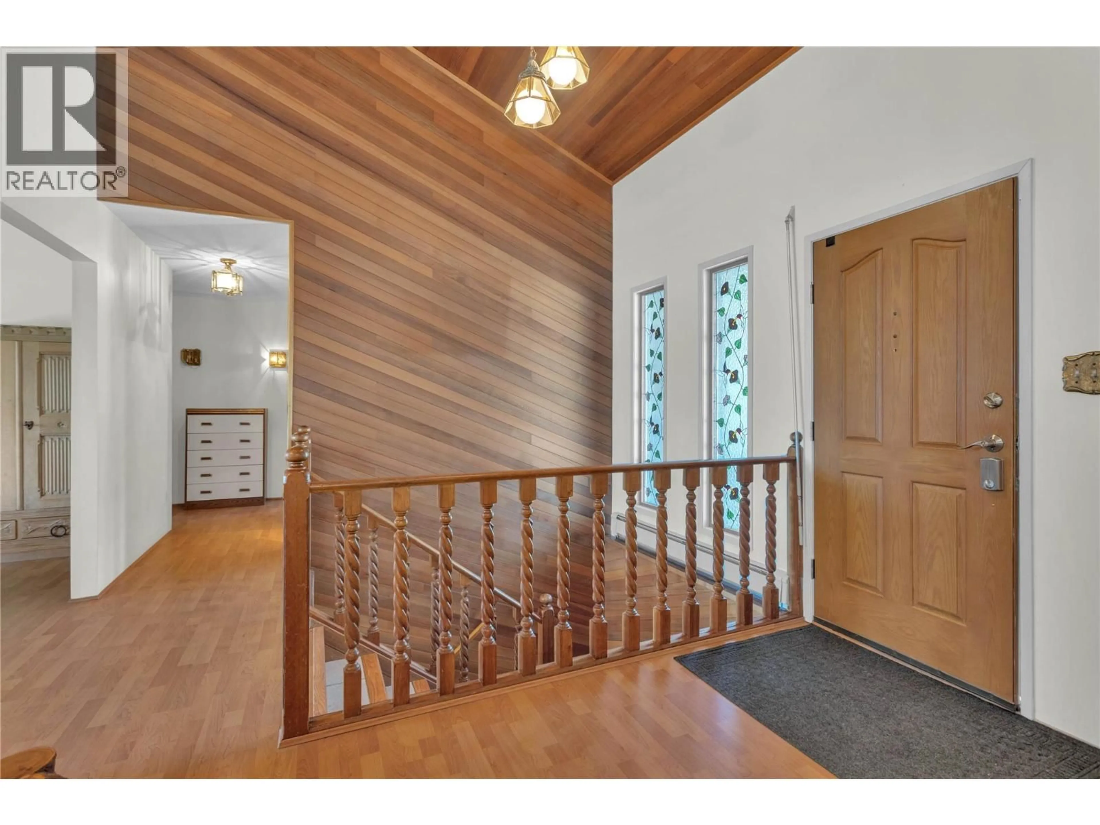 Indoor foyer for 3915 TREPANIER HEIGHTS AVENUE, Peachland British Columbia V0H1X2
