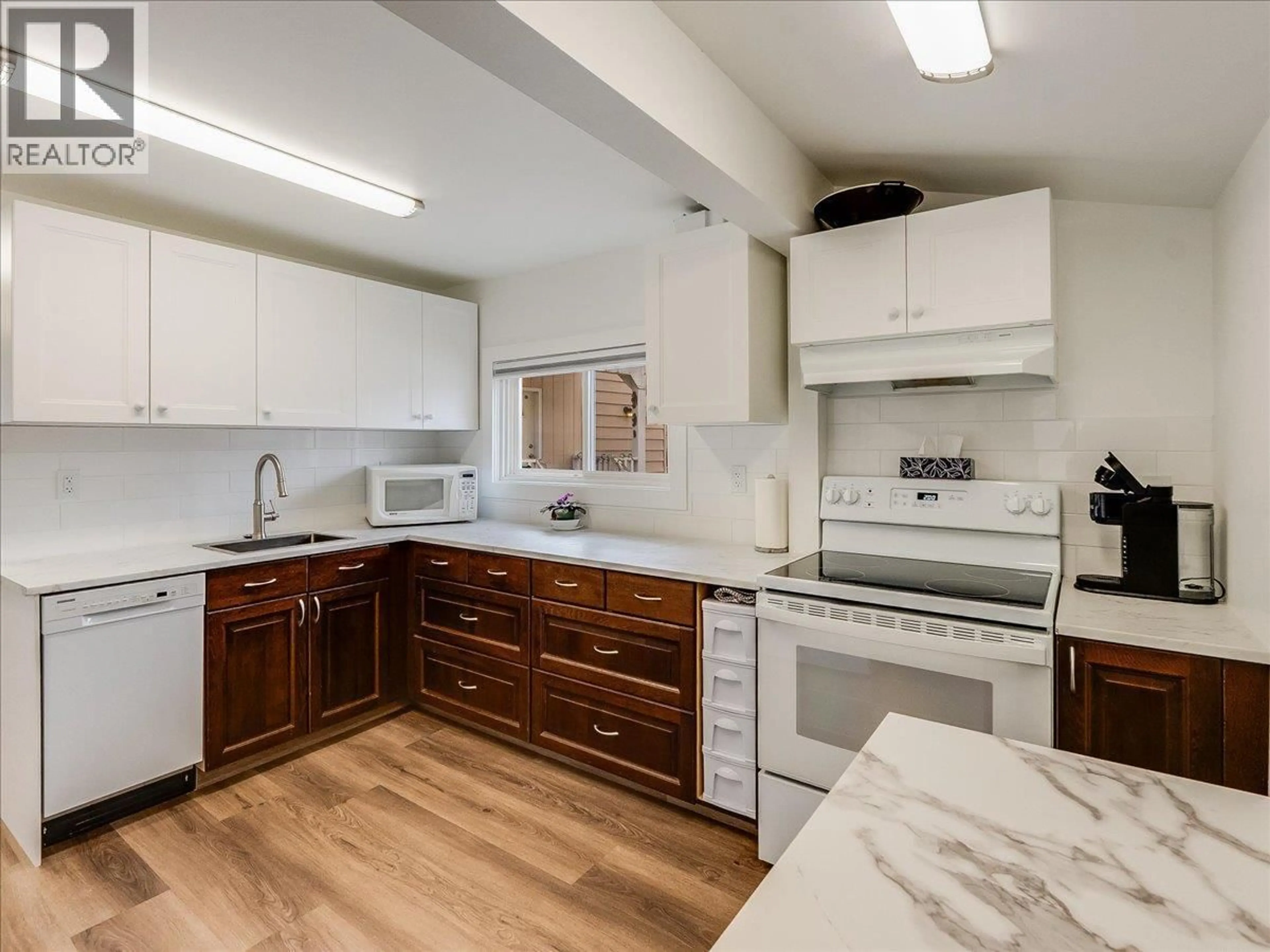 Open concept kitchen, ceramic/tile floor for 1911 SECOND AVENUE, Trail British Columbia V1R1N1