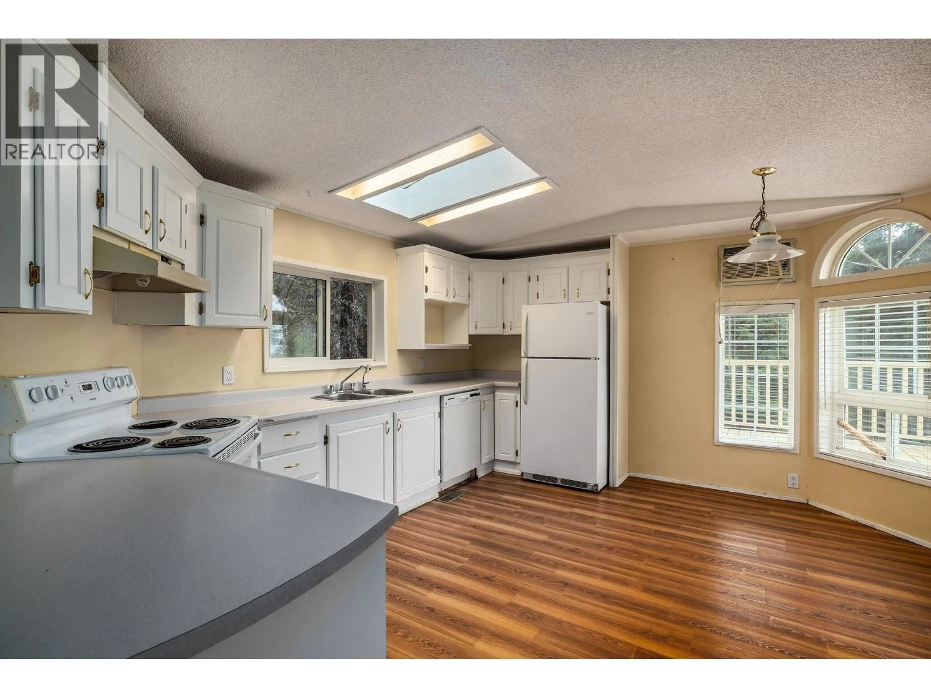 Standard kitchen, unknown for 6439 FARMERS DRIVE, Kelowna British Columbia V1P1A2