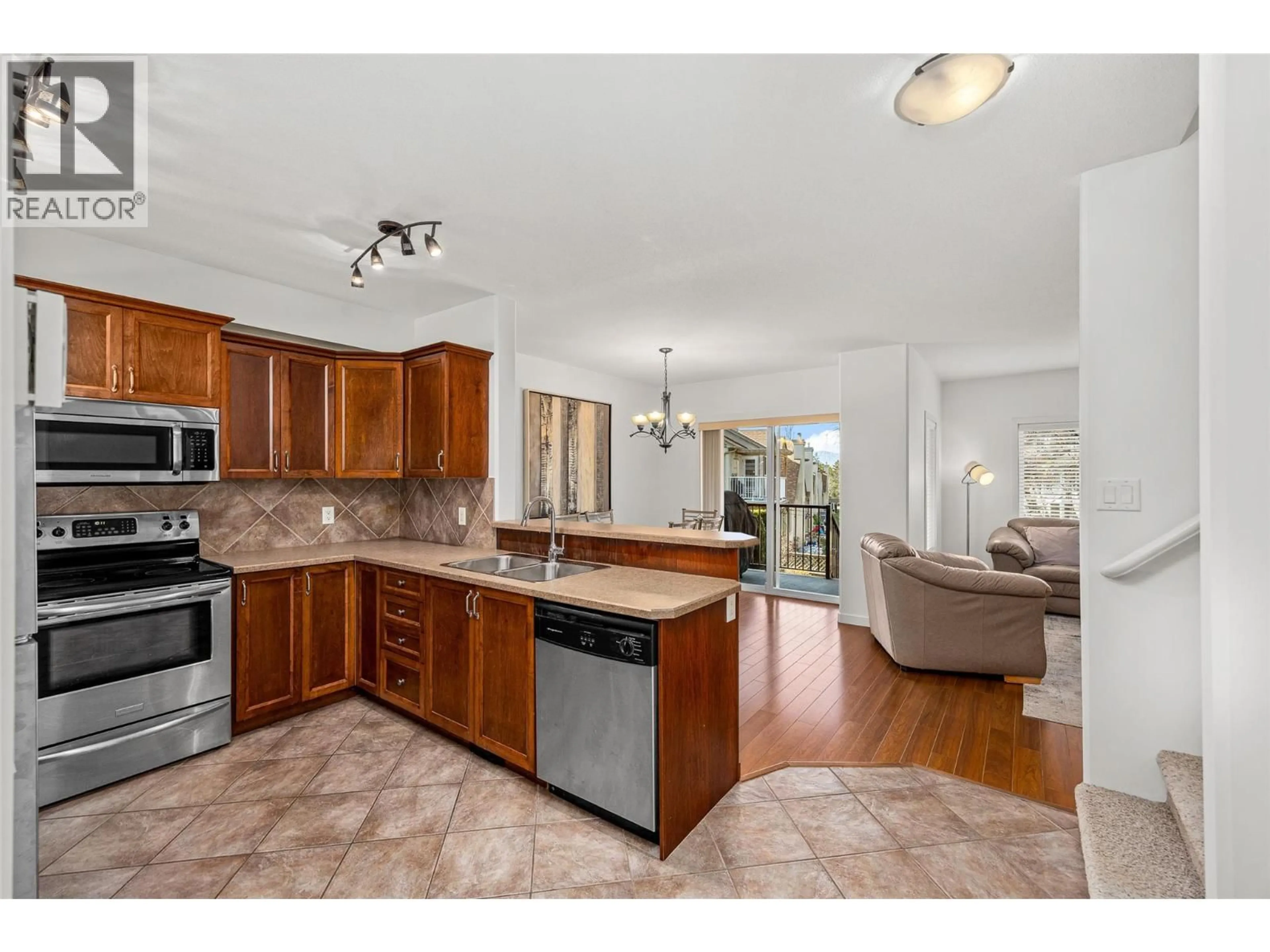 Open concept kitchen, ceramic/tile floor for 12 - 218 GLEN PARK DRIVE, Kelowna British Columbia V1V2W3