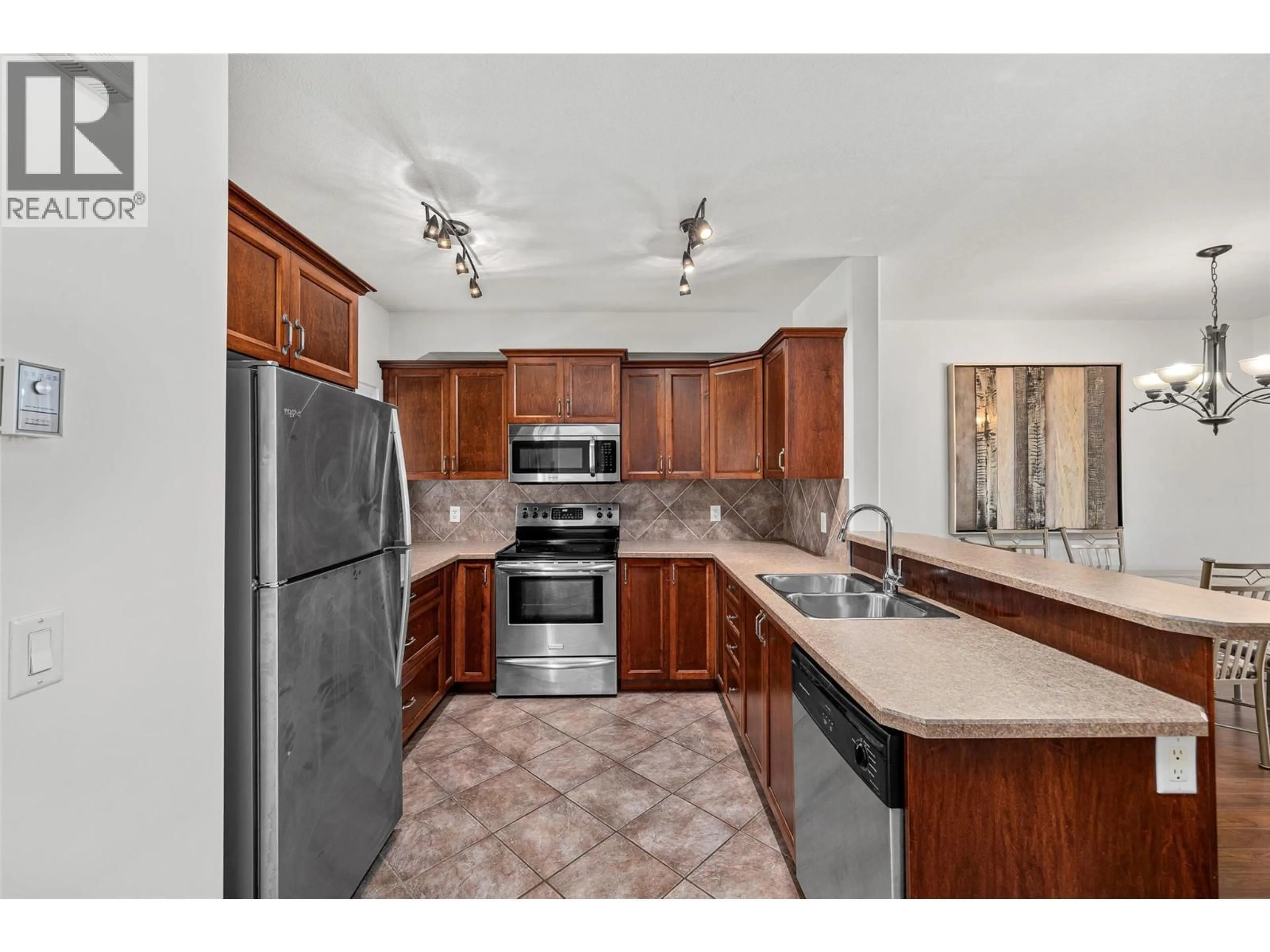 Standard kitchen, ceramic/tile floor for 12 - 218 GLEN PARK DRIVE, Kelowna British Columbia V1V2W3