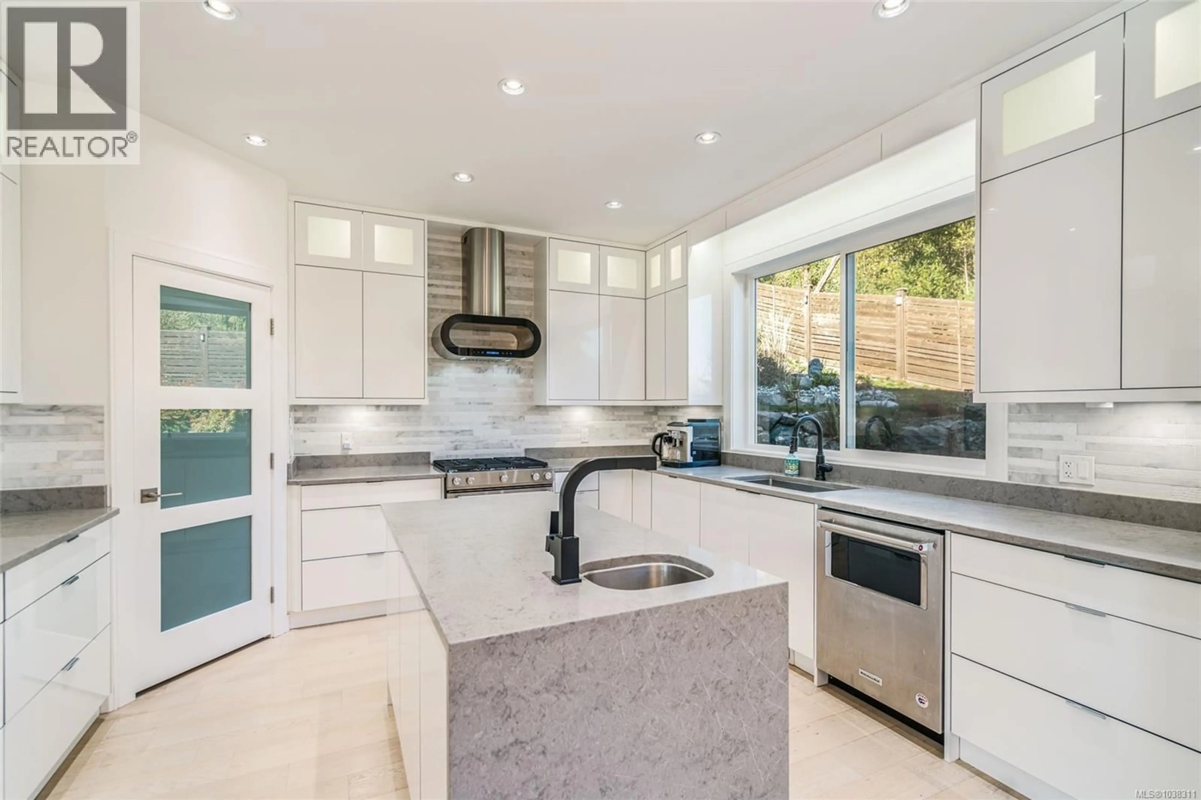 Contemporary kitchen, ceramic/tile floor for 217 TIMBERCREST WAY, Nanaimo British Columbia V9T0H1
