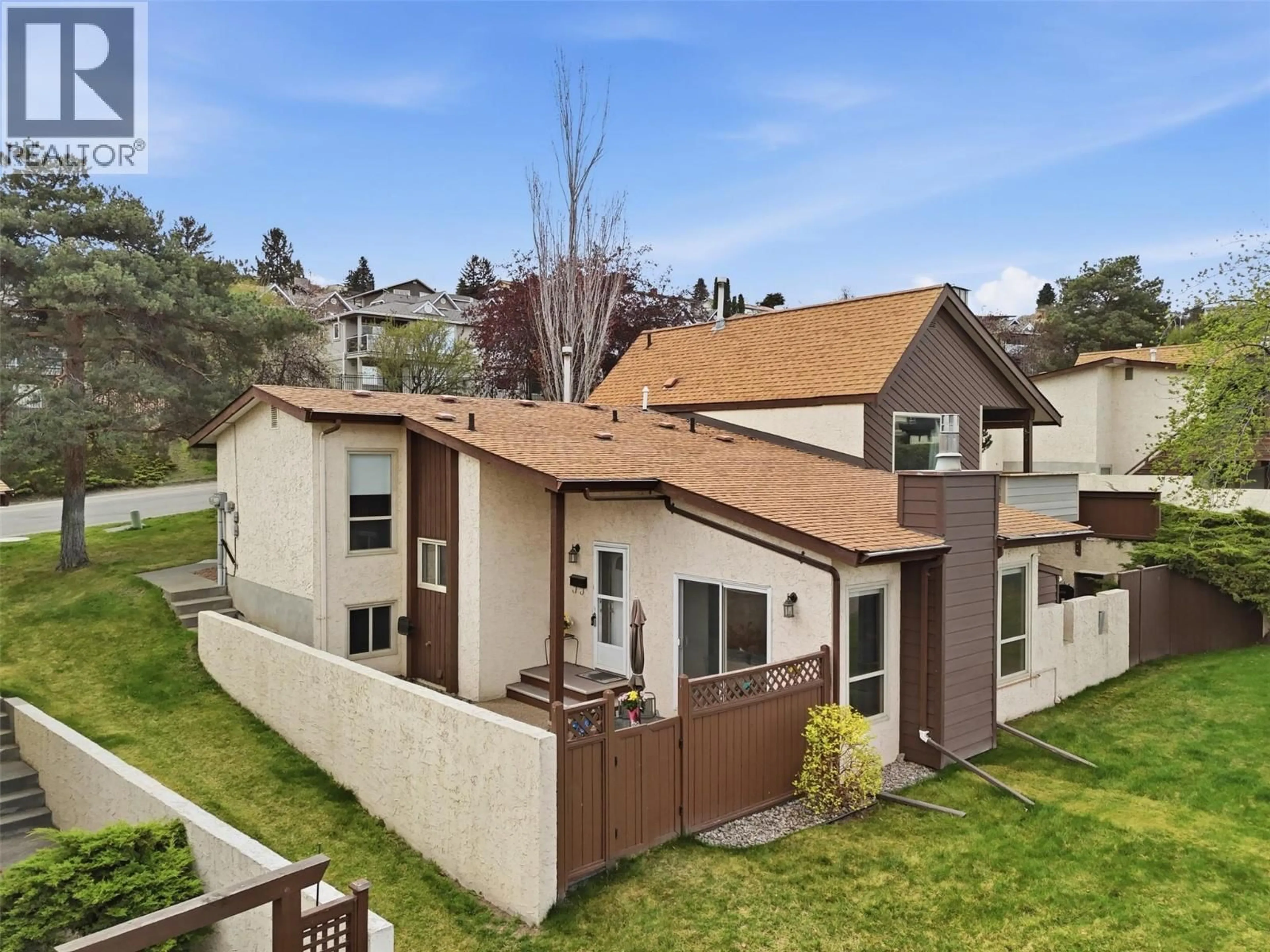 A pic from outside/outdoor area/front of a property/back of a property/a pic from drone, mountain view for 25 - 250 PEMBERTON TERRACE, Kamloops British Columbia V2C6A9