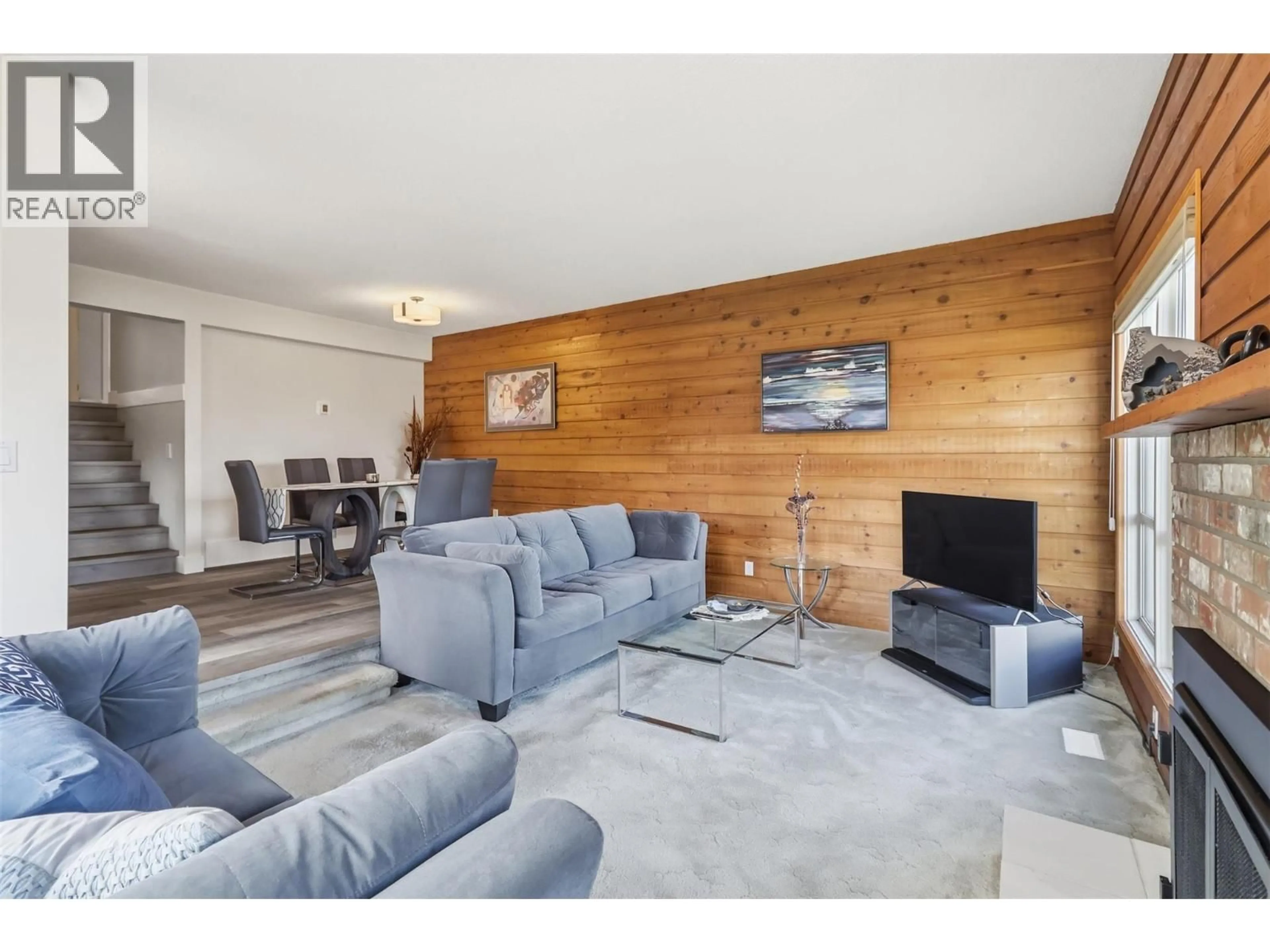 Living room with furniture, wood/laminate floor for 25 - 250 PEMBERTON TERRACE, Kamloops British Columbia V2C6A9