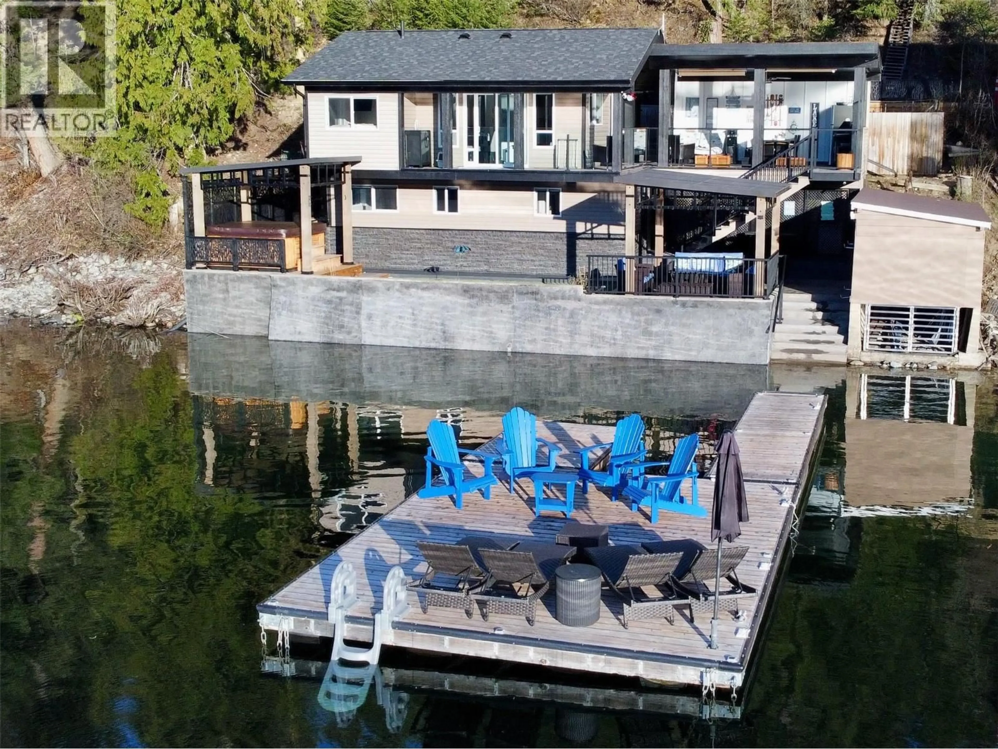 A pic from outside/outdoor area/front of a property/back of a property/a pic from drone, water/lake/river/ocean view for 3127 EAST LAKE DRIVE, Christina Lake British Columbia V0H1H2