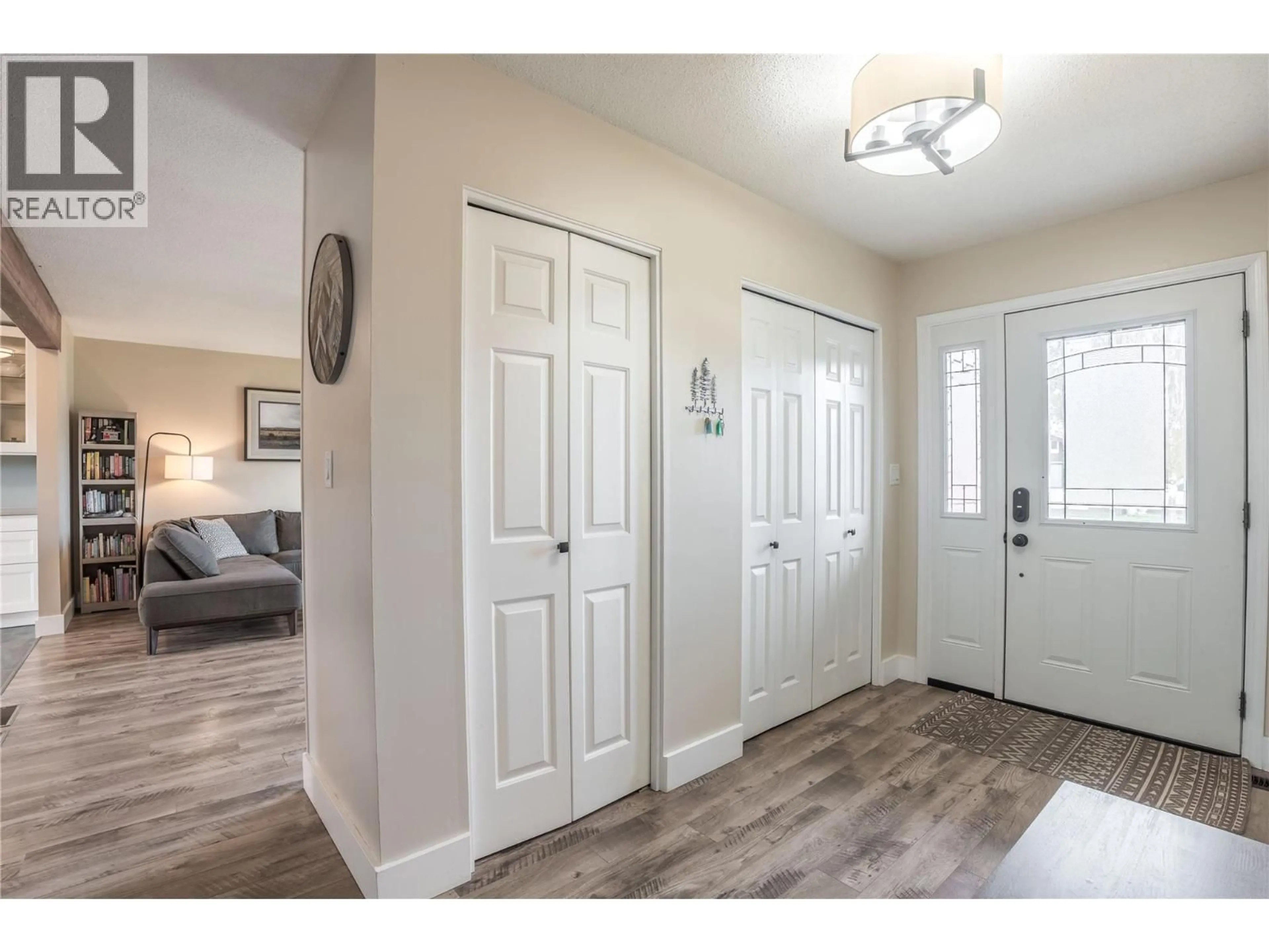 Indoor entryway for 2513 JUNIPER STREET, Summerland British Columbia V0H1Z4