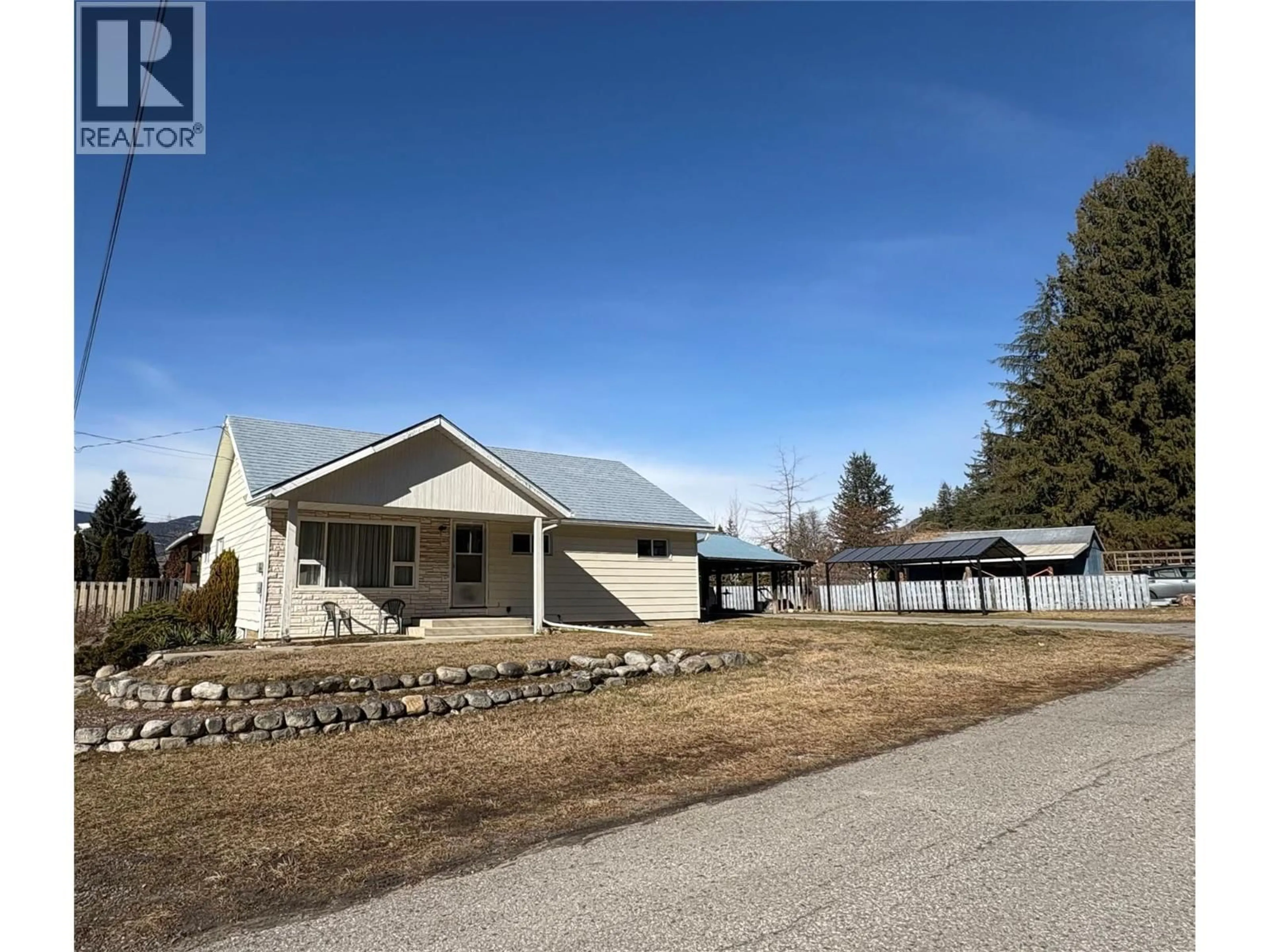 A pic from outside/outdoor area/front of a property/back of a property/a pic from drone, unknown for 301 5TH STREET NORTHWEST, Nakusp British Columbia V0G1R0