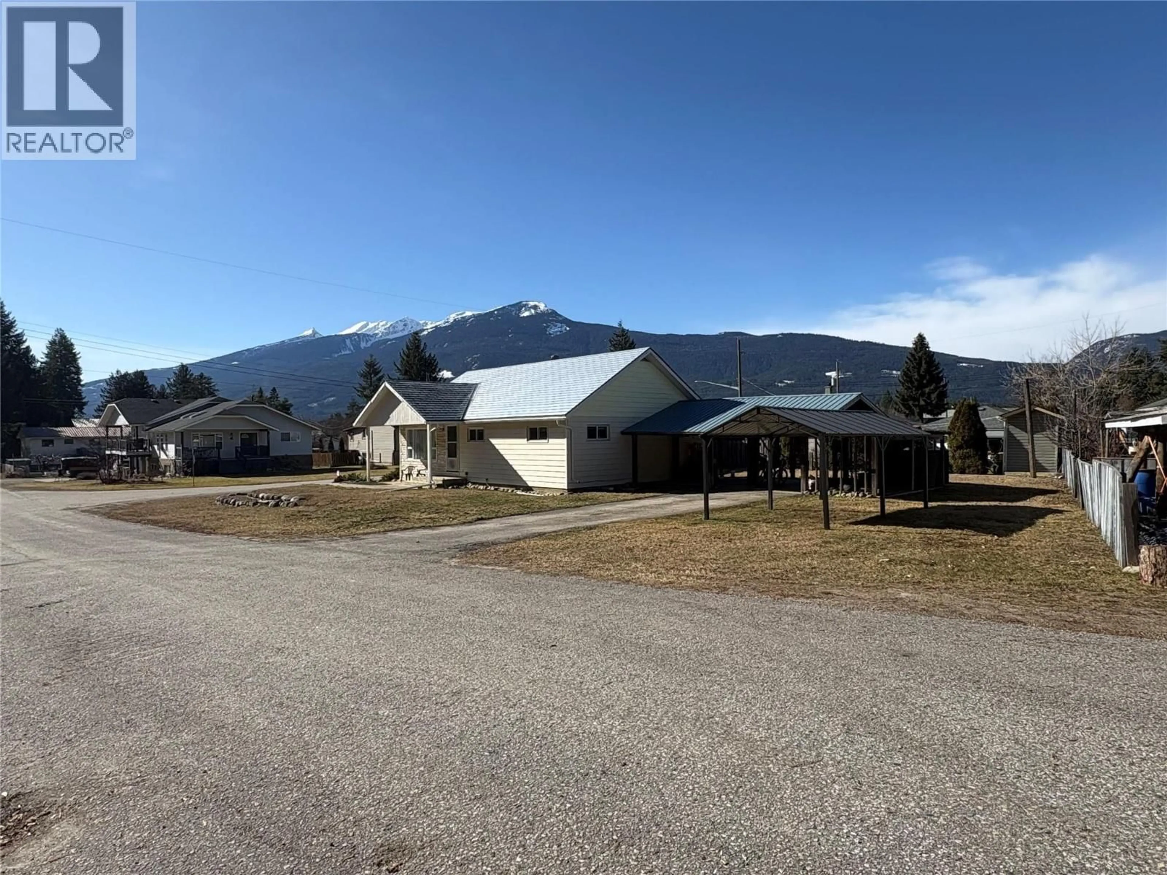A pic from outside/outdoor area/front of a property/back of a property/a pic from drone, mountain view for 301 5TH STREET NORTHWEST, Nakusp British Columbia V0G1R0